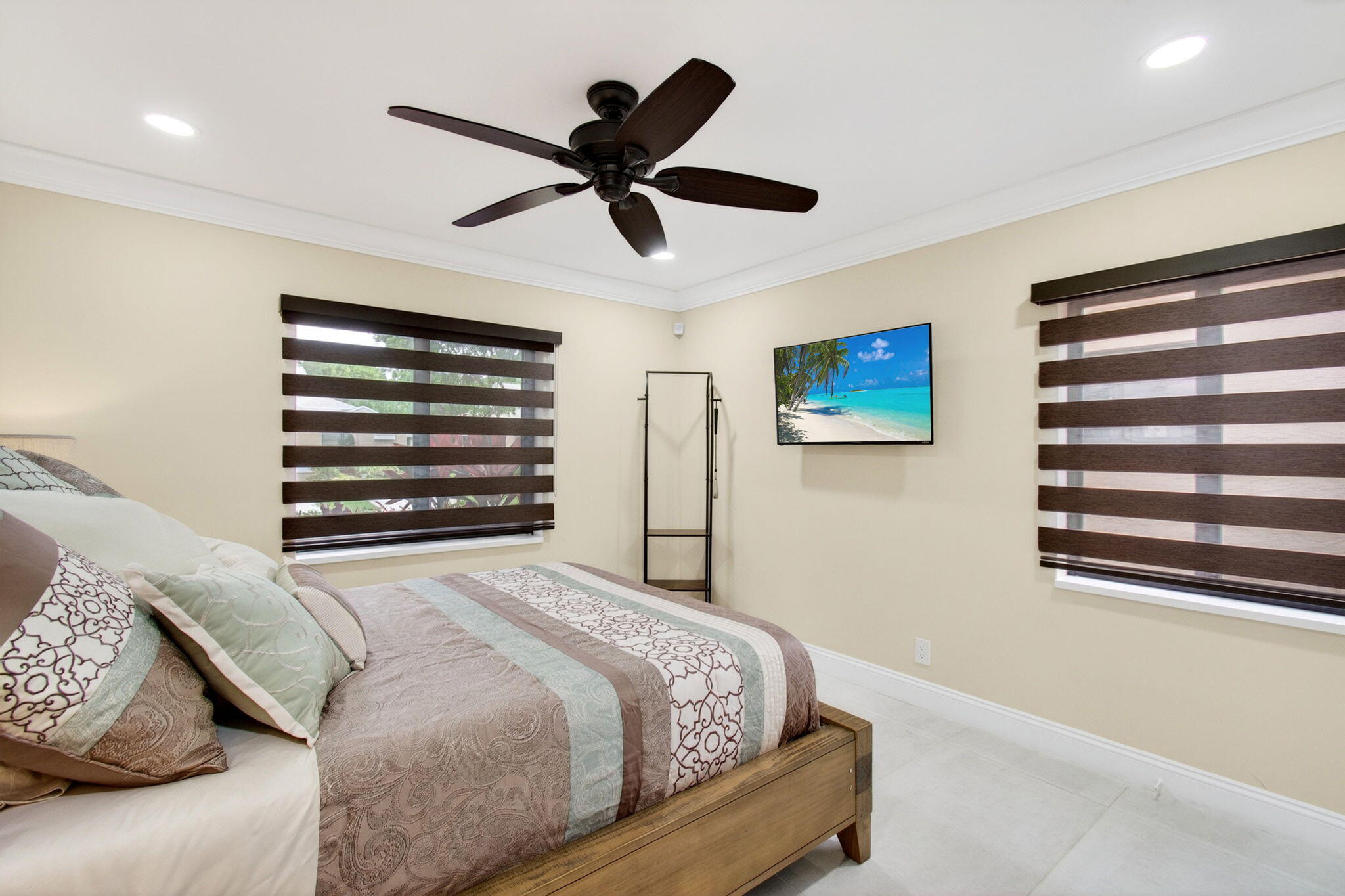WHISPER WALK SEC E CONDO - Residential