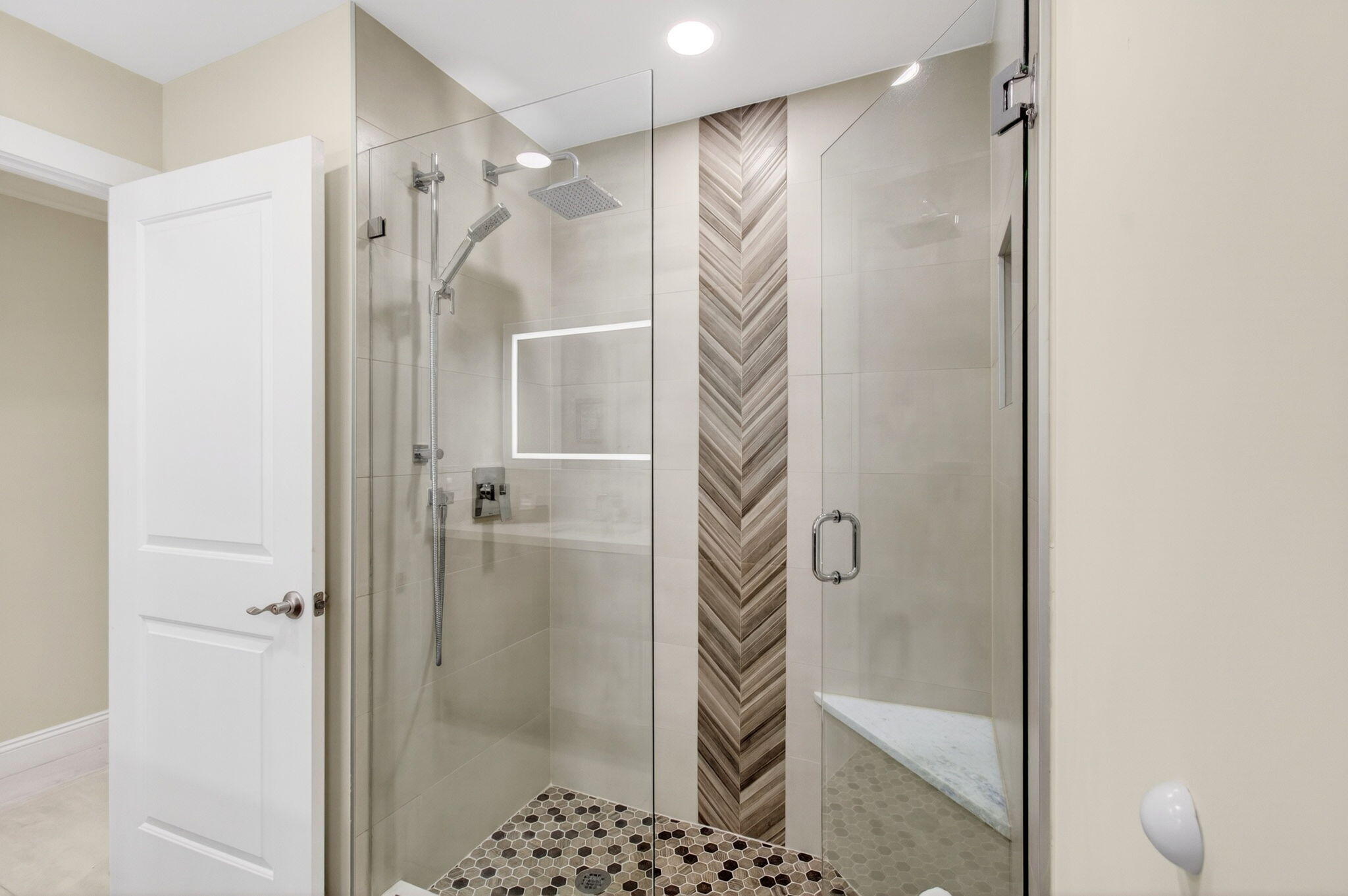 WHISPER WALK SEC E CONDO - Residential