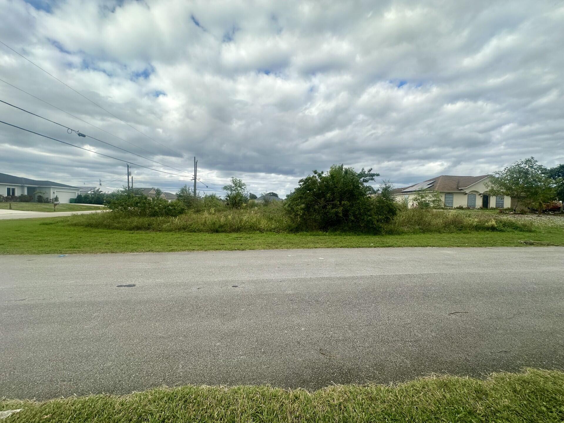 PORT ST LUCIE-SECTION 33 - Land