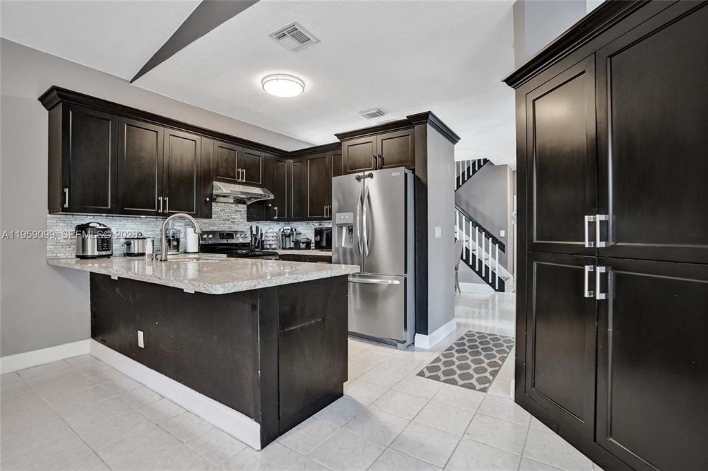 LAKES OF NEWPORT - Residential Lease