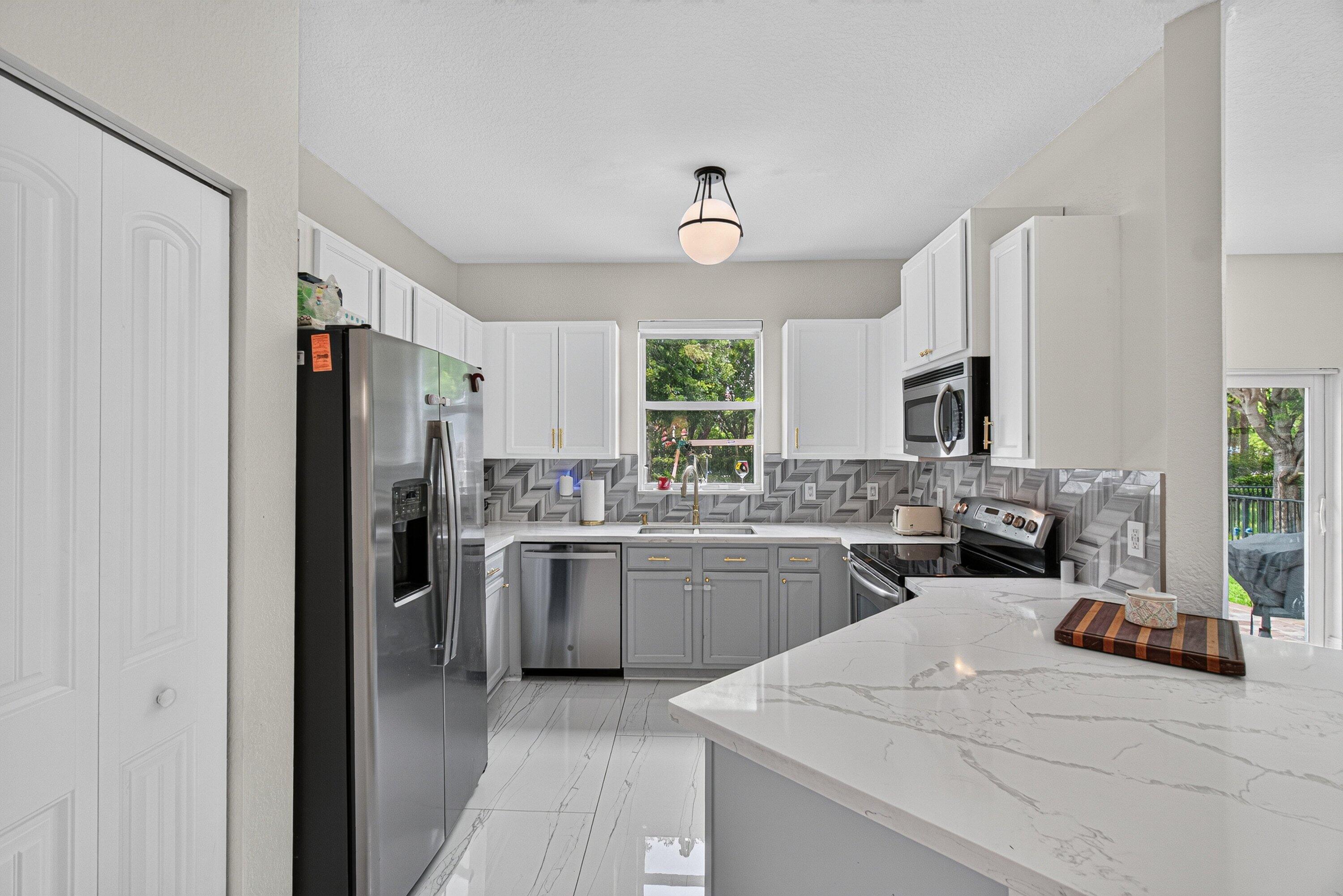 AZURA TOWNHOUSES - Residential