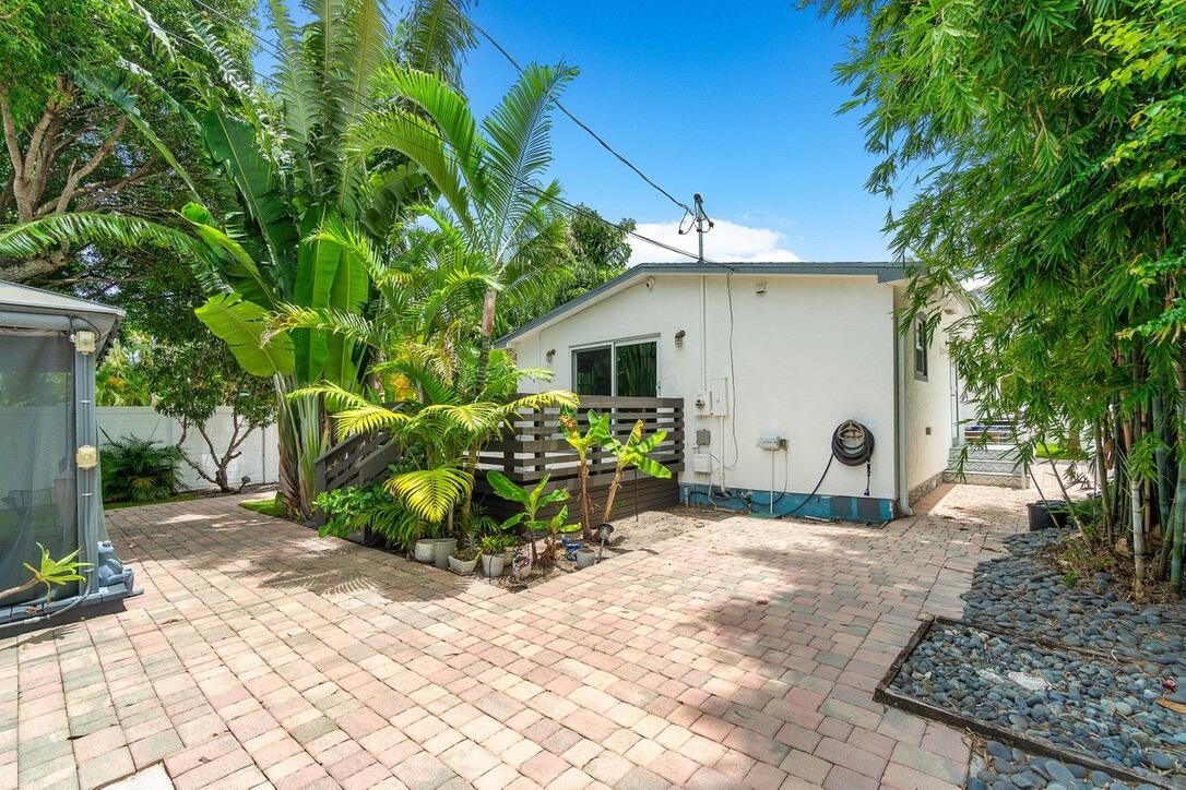 LAKEWOOD - Residential Lease