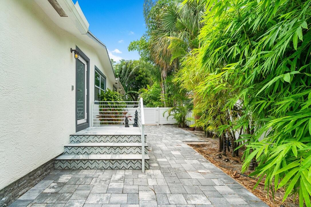 LAKEWOOD - Residential Lease