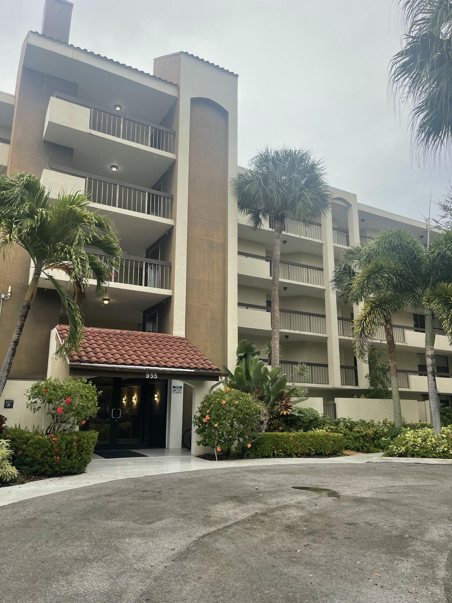 Investor dream. Can be rented right away, needs updating. 1/1 on the fourth floor, close to downtown Delray, ocean,shops,washer, dryer at the unit. Newer AC, water heater, pets under 20 pounds are permitted, Pool, tennis, jacuzzi. Sold in As IS condition. Easy to show.