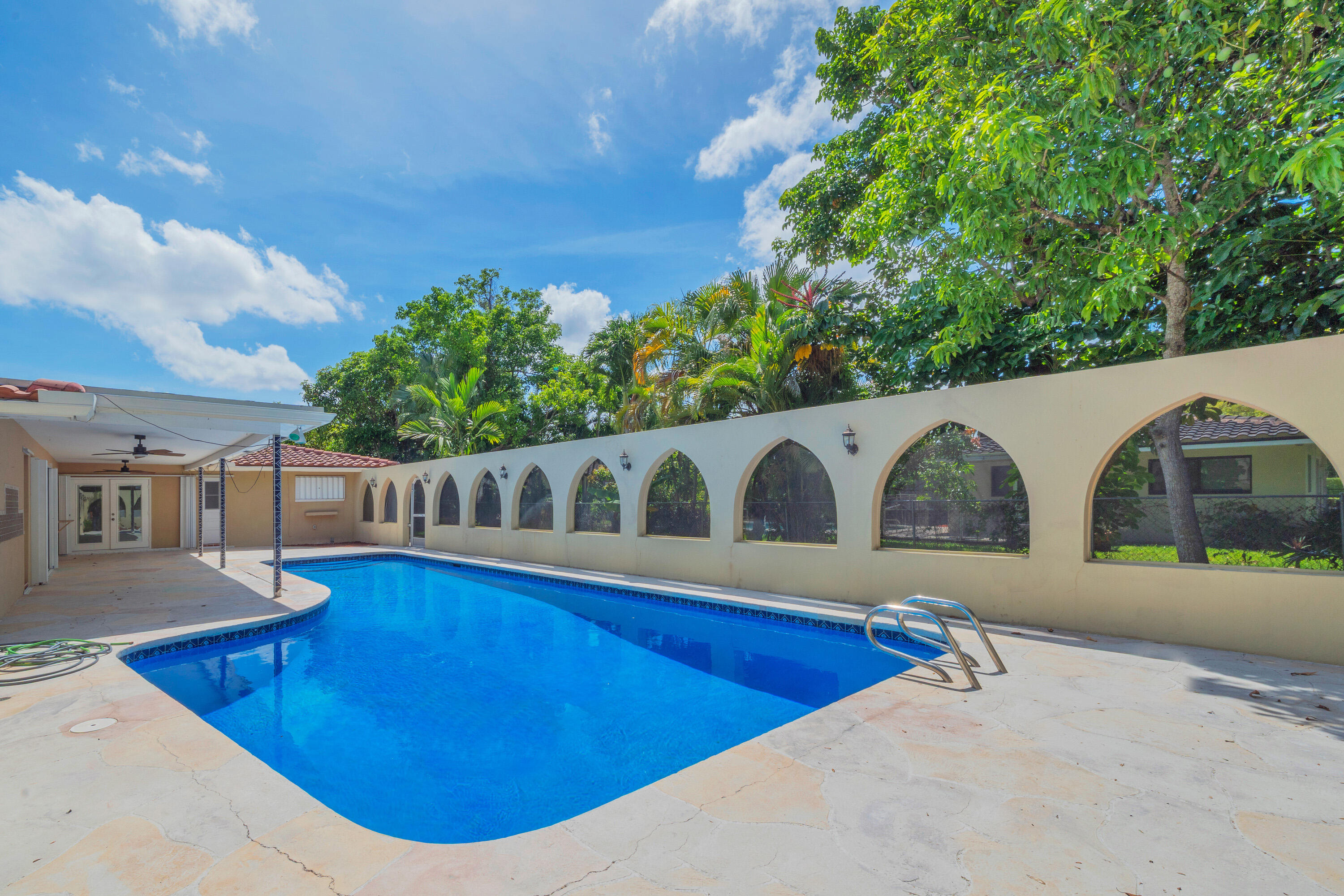 CORAL SPRINGS LAKES - Residential