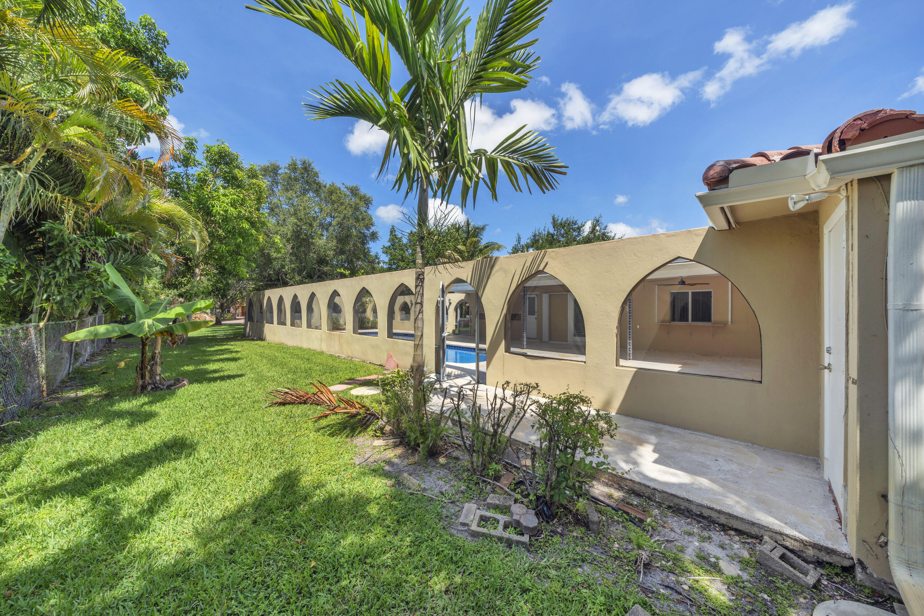 CORAL SPRINGS LAKES - Residential