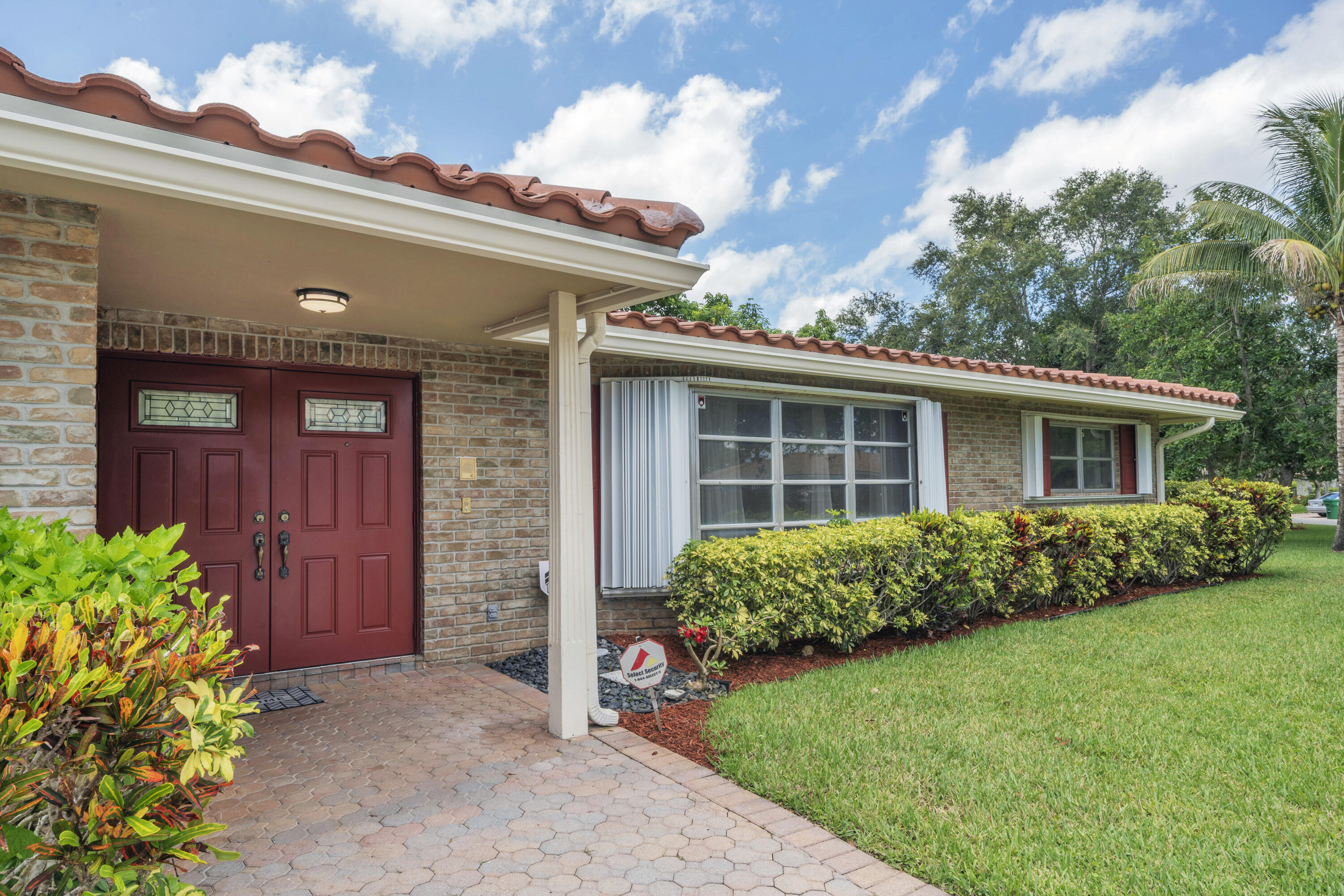 CORAL SPRINGS LAKES - Residential