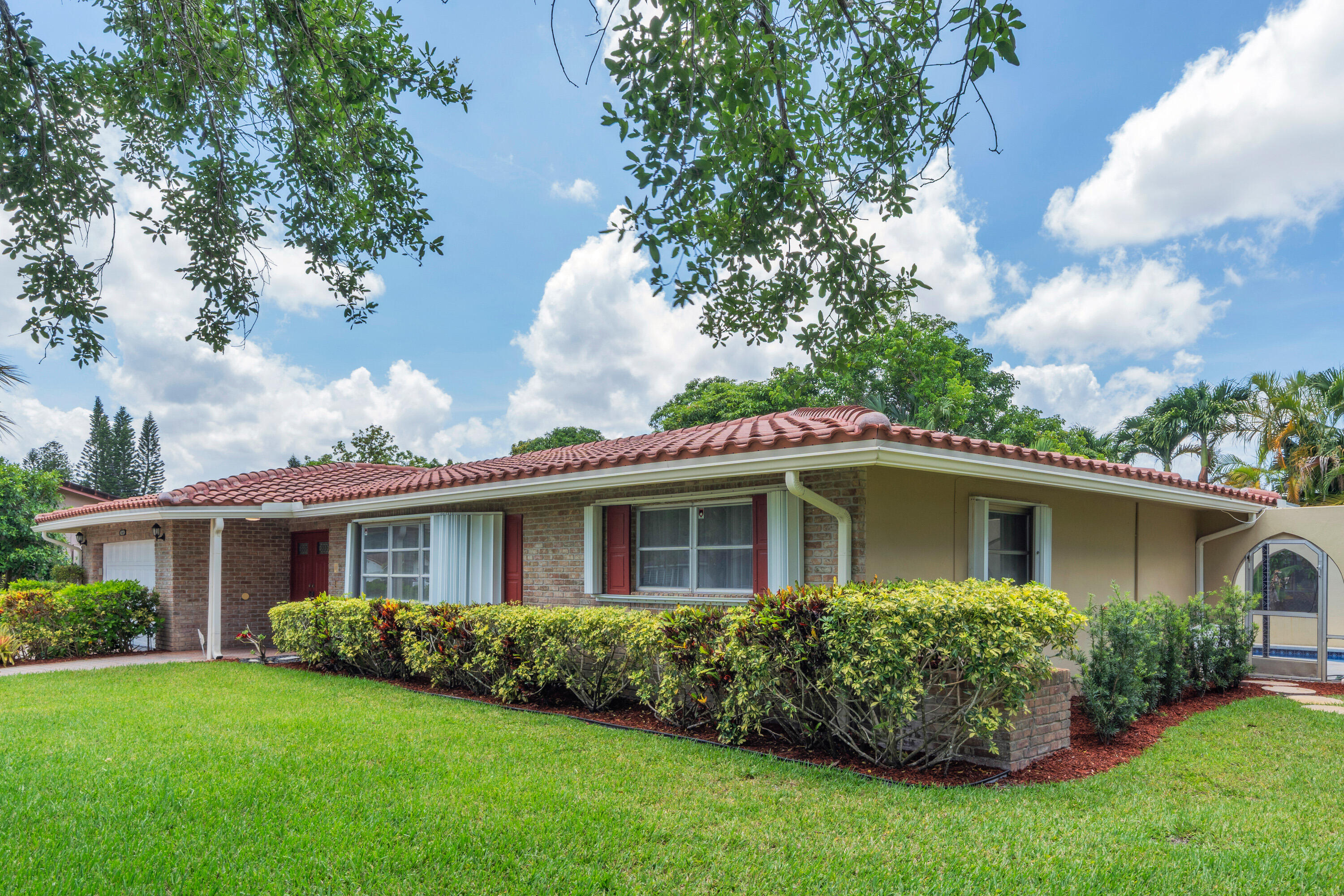 CORAL SPRINGS LAKES - Residential