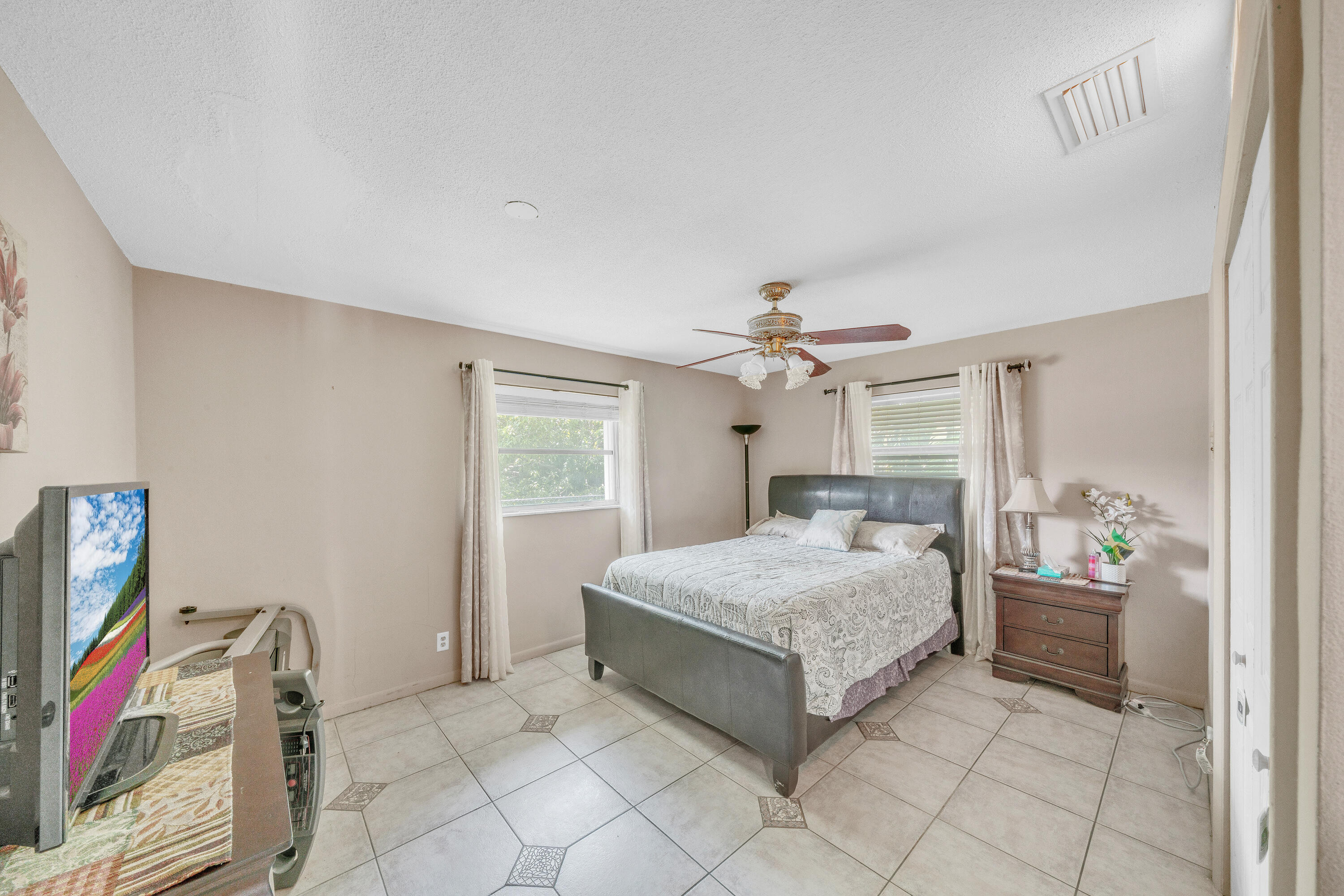 CORAL SPRINGS LAKES - Residential