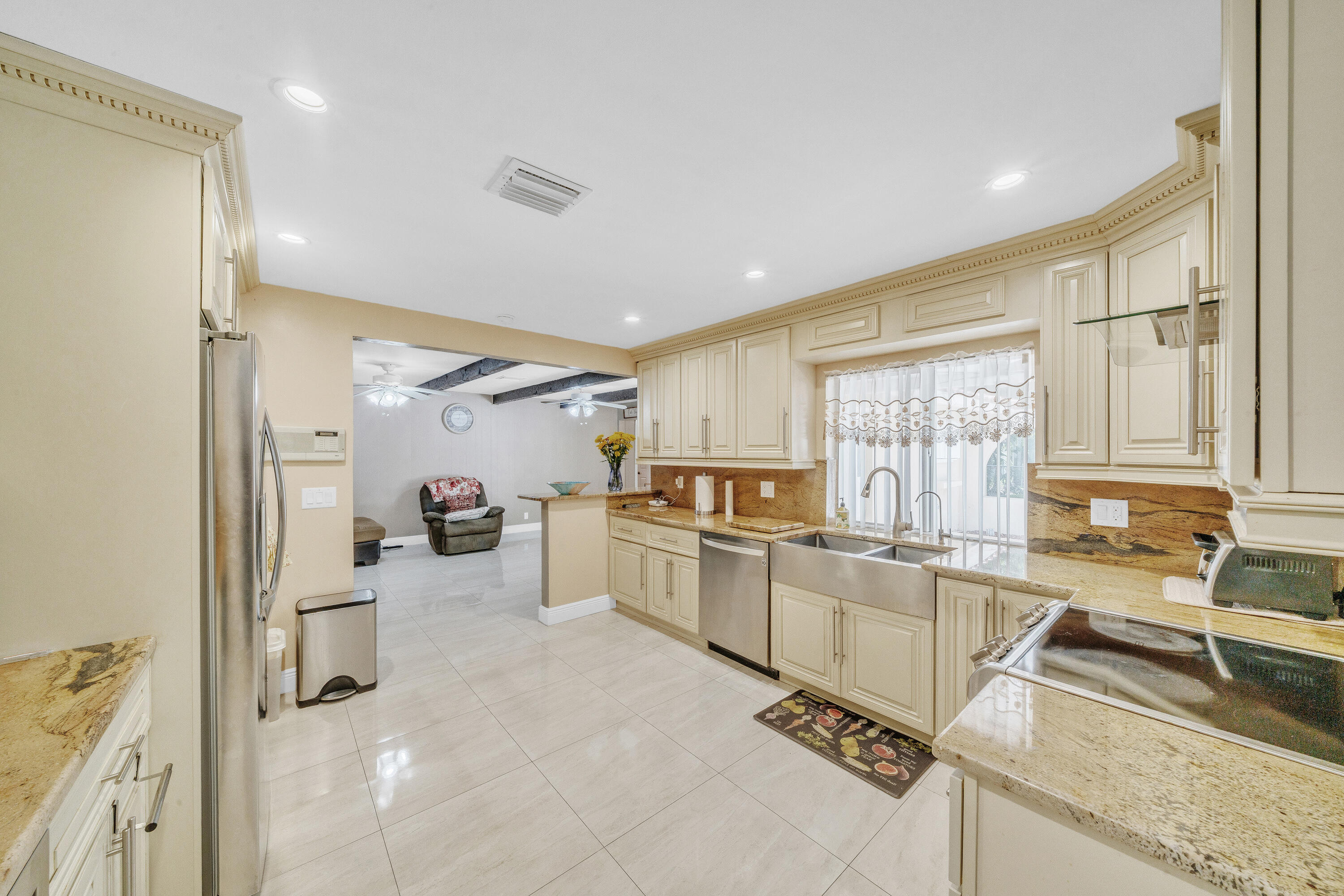 CORAL SPRINGS LAKES - Residential