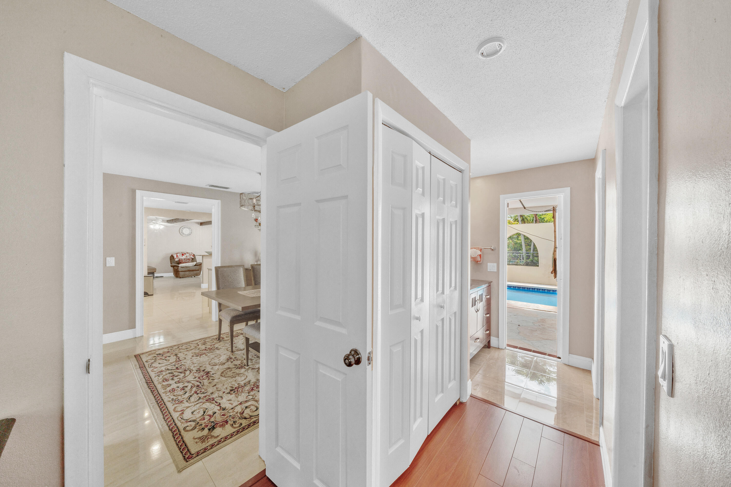 CORAL SPRINGS LAKES - Residential