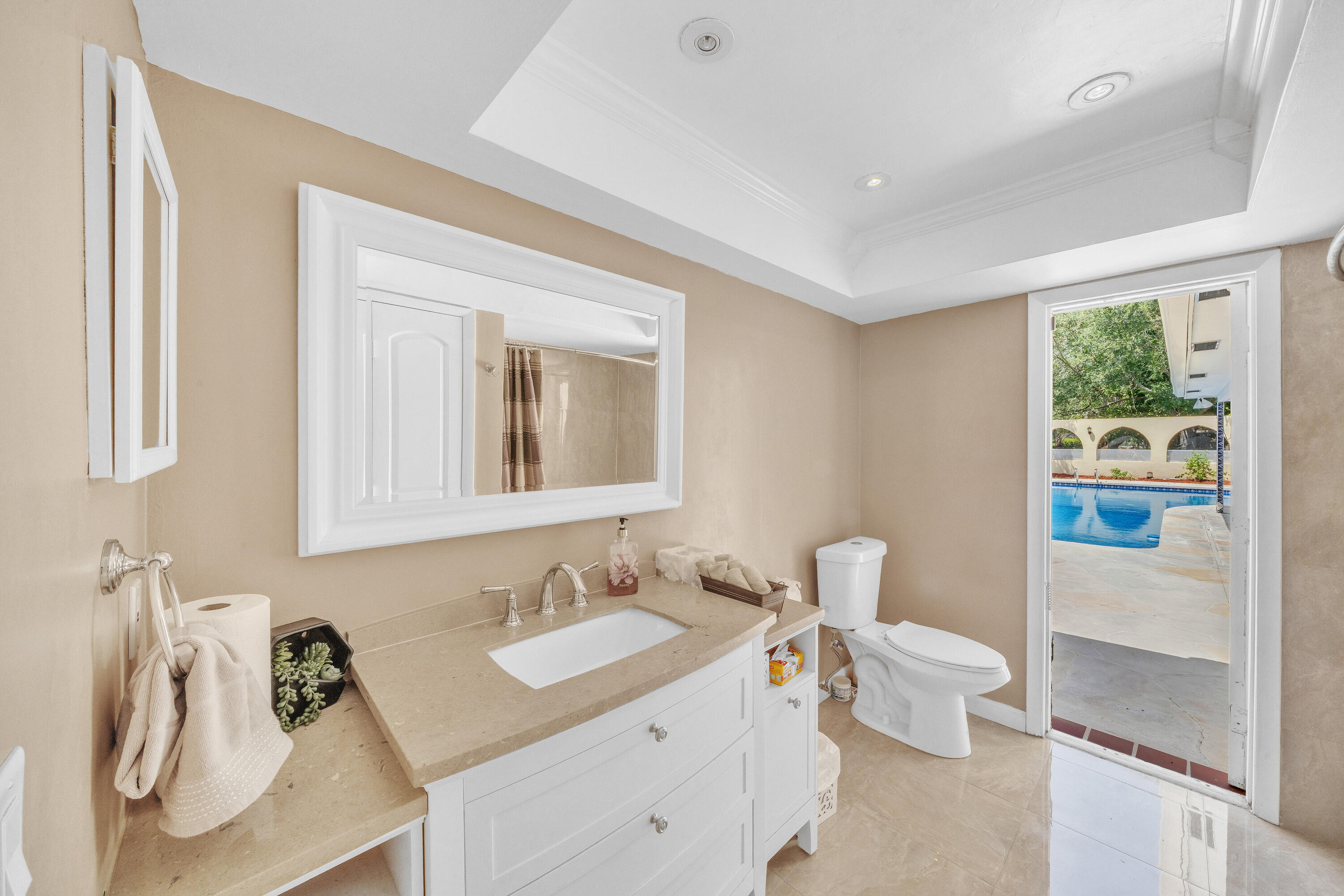 CORAL SPRINGS LAKES - Residential