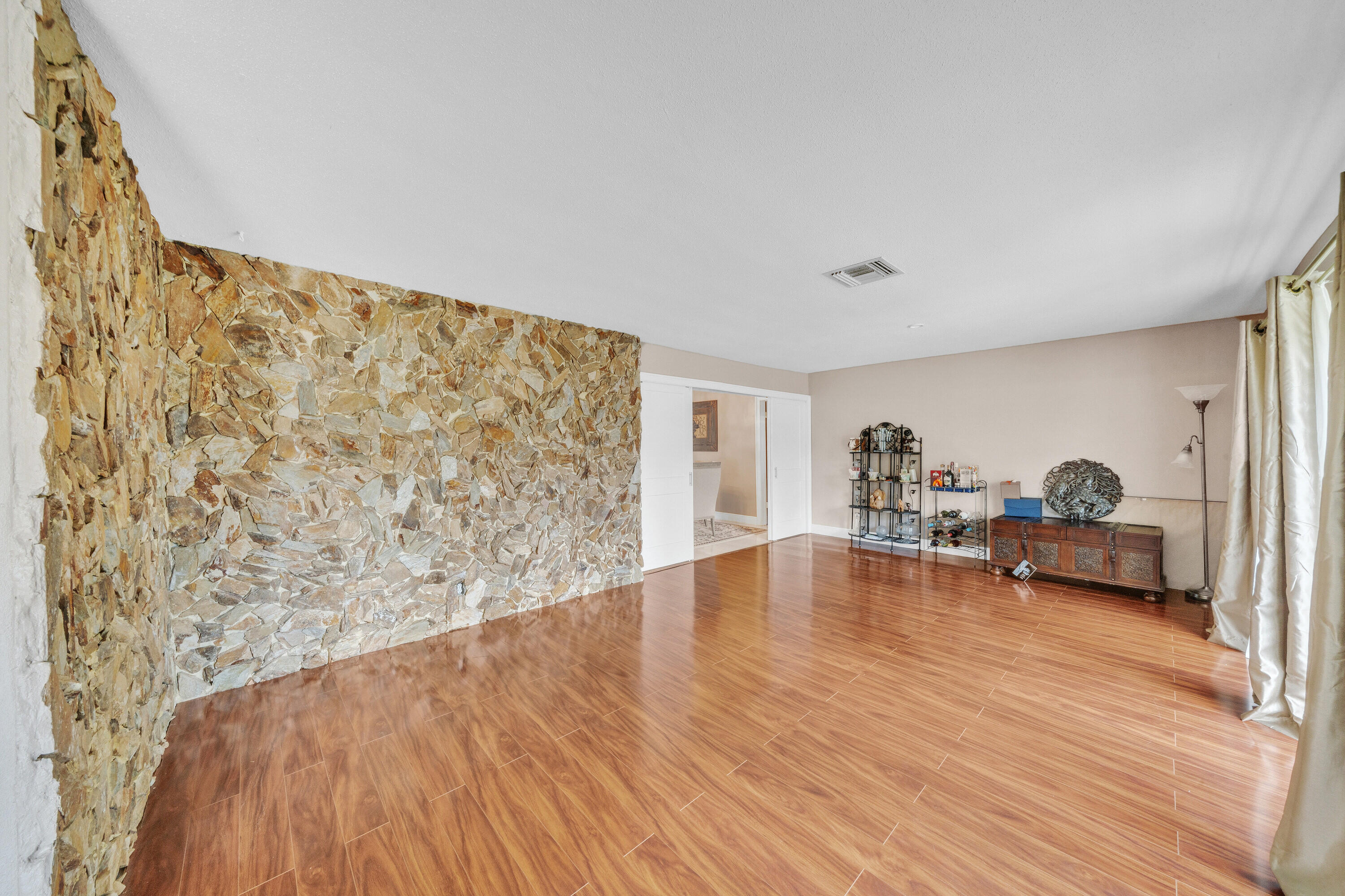 CORAL SPRINGS LAKES - Residential