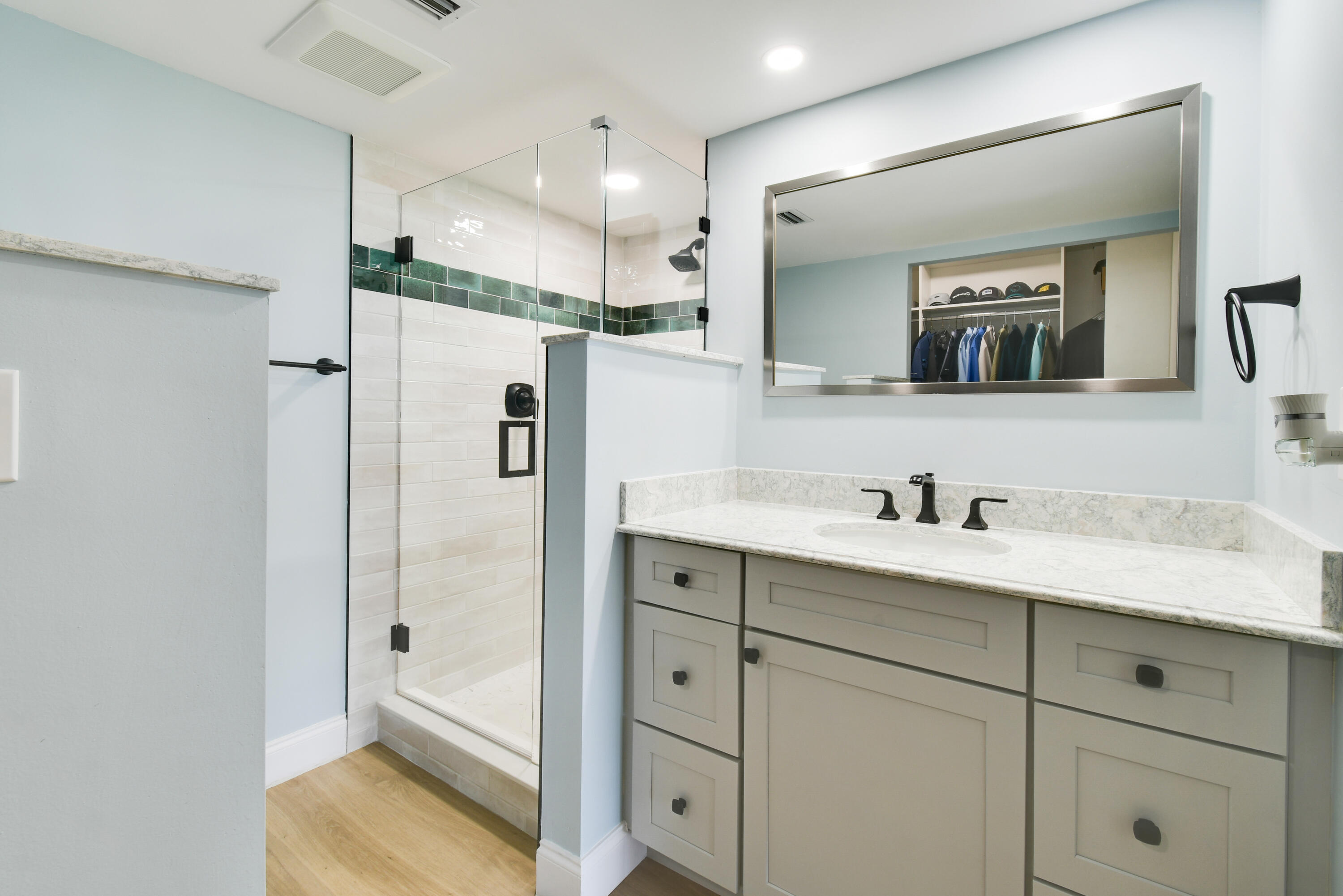 PARADISE HARBOUR CONDO - Residential