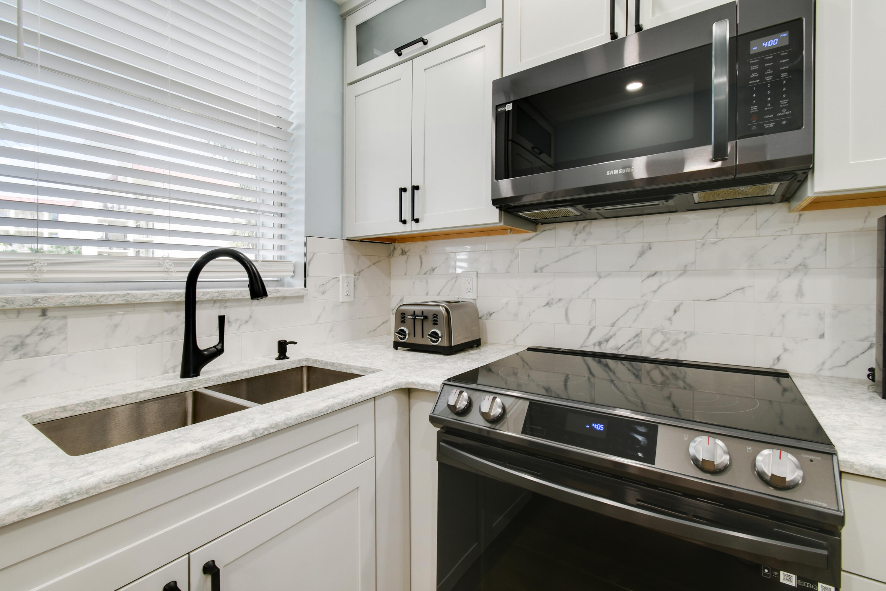 PARADISE HARBOUR CONDO - Residential