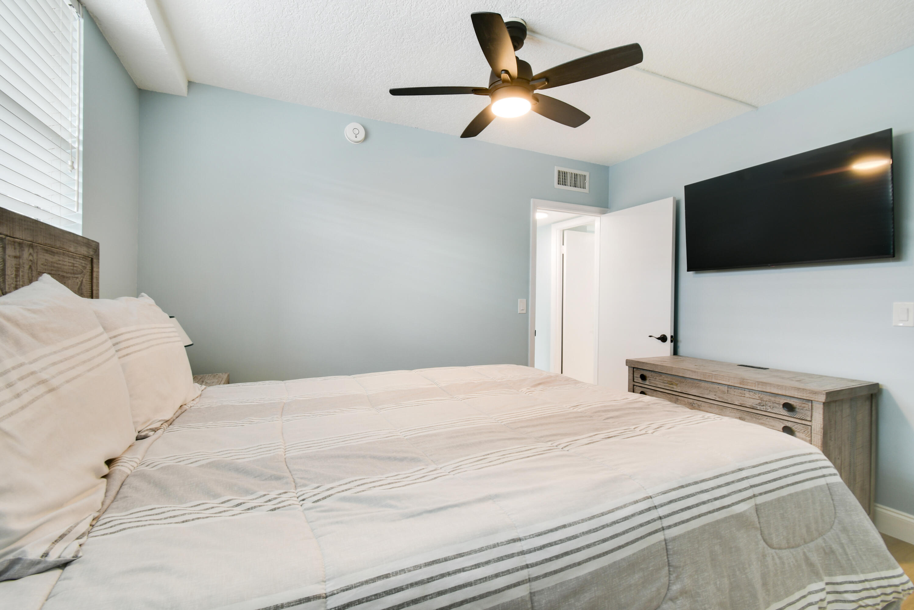 PARADISE HARBOUR CONDO - Residential