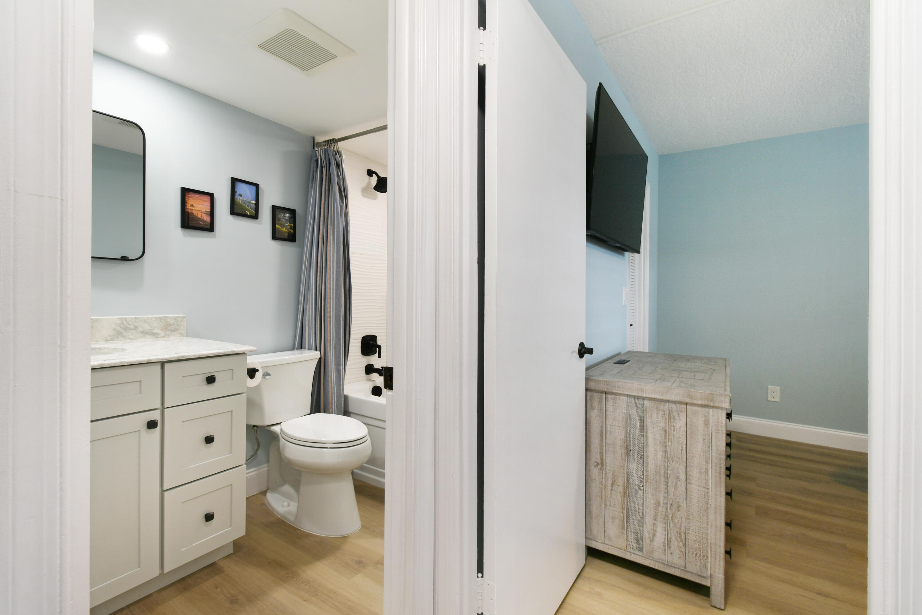 PARADISE HARBOUR CONDO - Residential