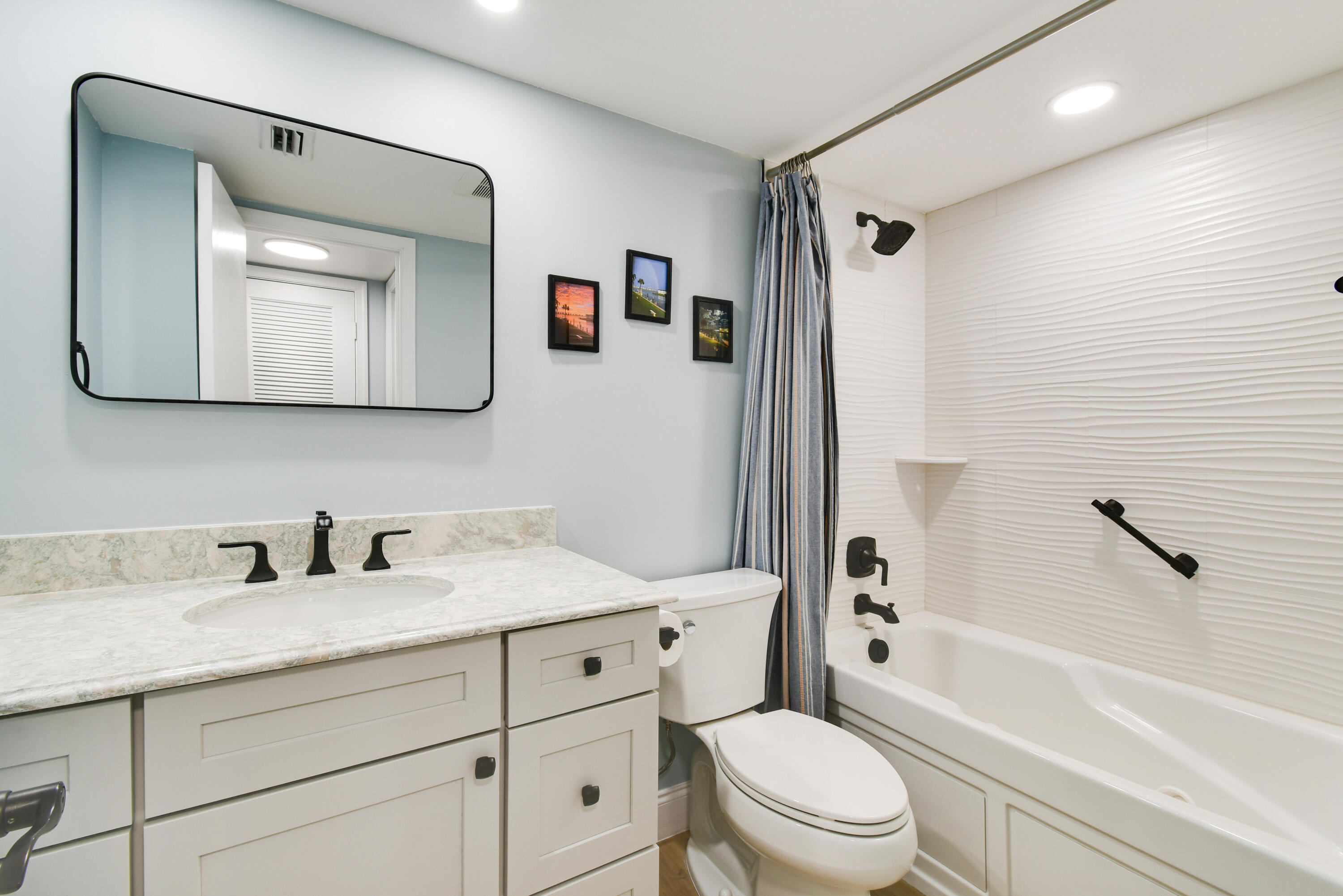 PARADISE HARBOUR CONDO - Residential