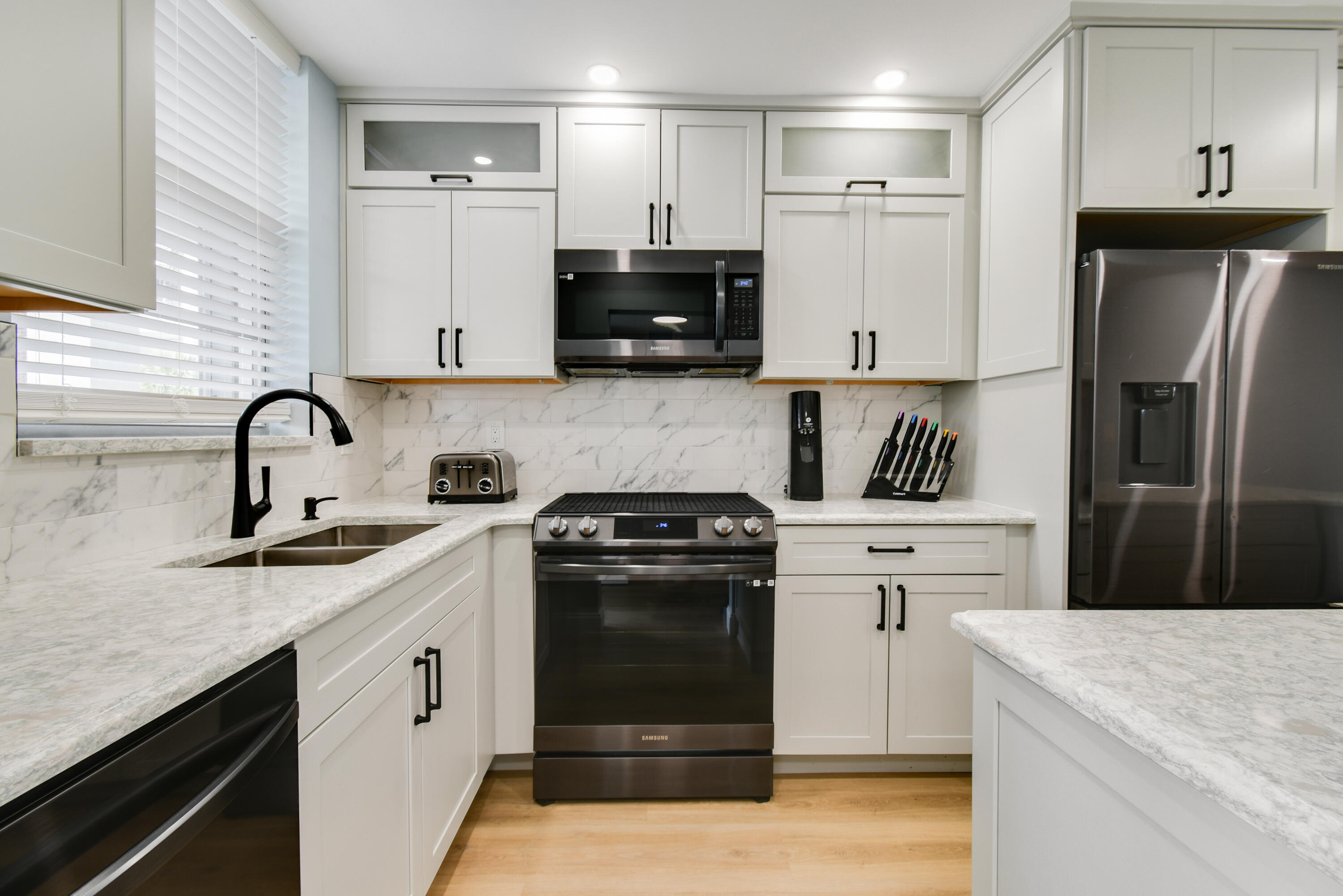PARADISE HARBOUR CONDO - Residential