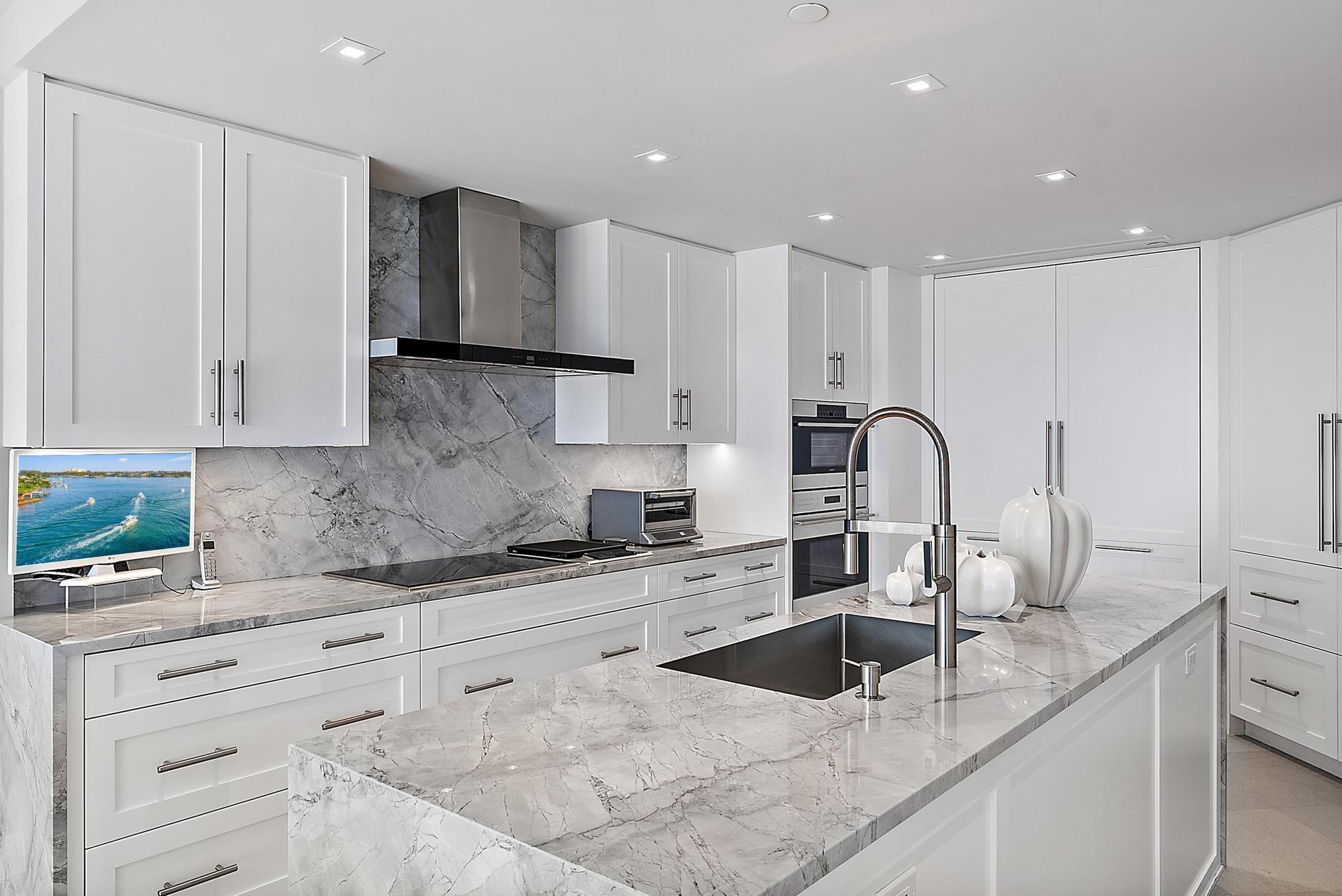 TWENTY SEVEN SEVENTY SOUTH OCEAN BLVD - Residential