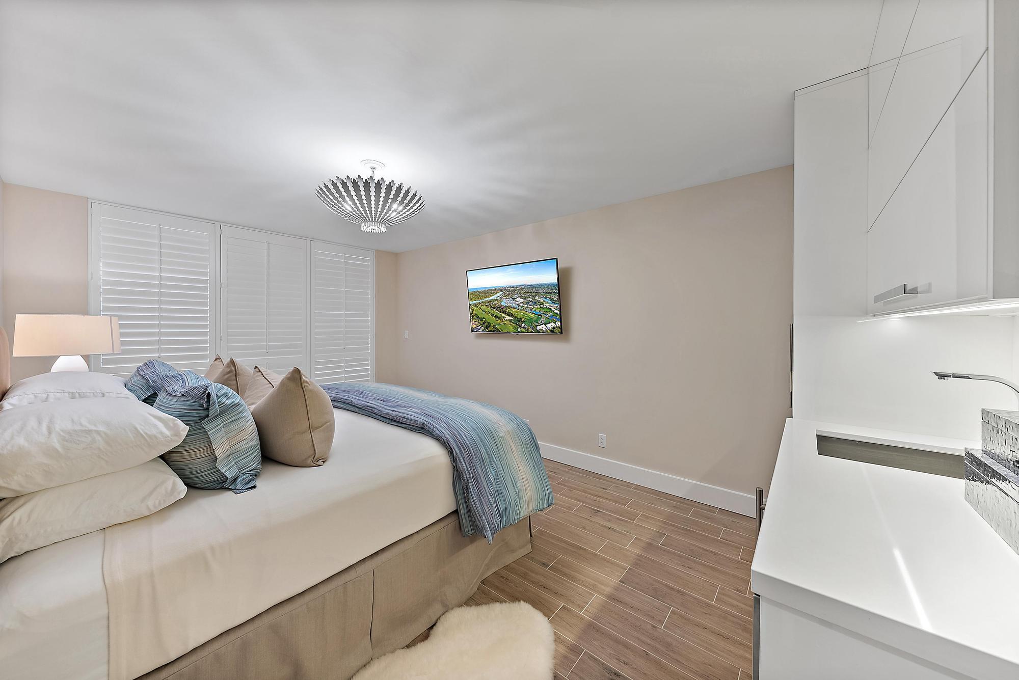 TWENTY SEVEN SEVENTY SOUTH OCEAN BLVD - Residential