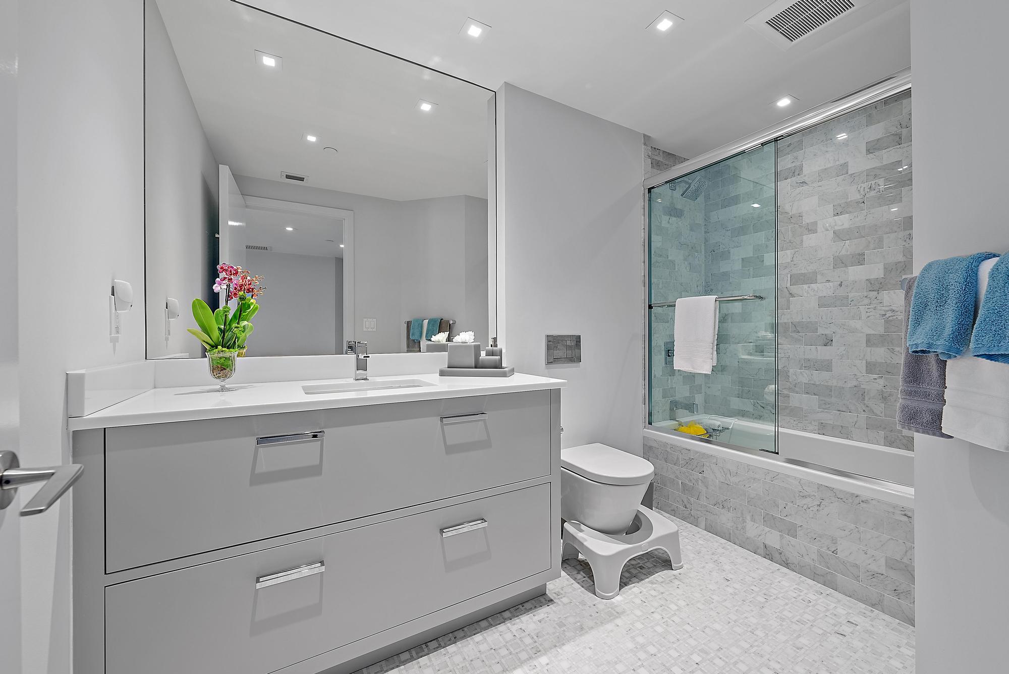 TWENTY SEVEN SEVENTY SOUTH OCEAN BLVD - Residential