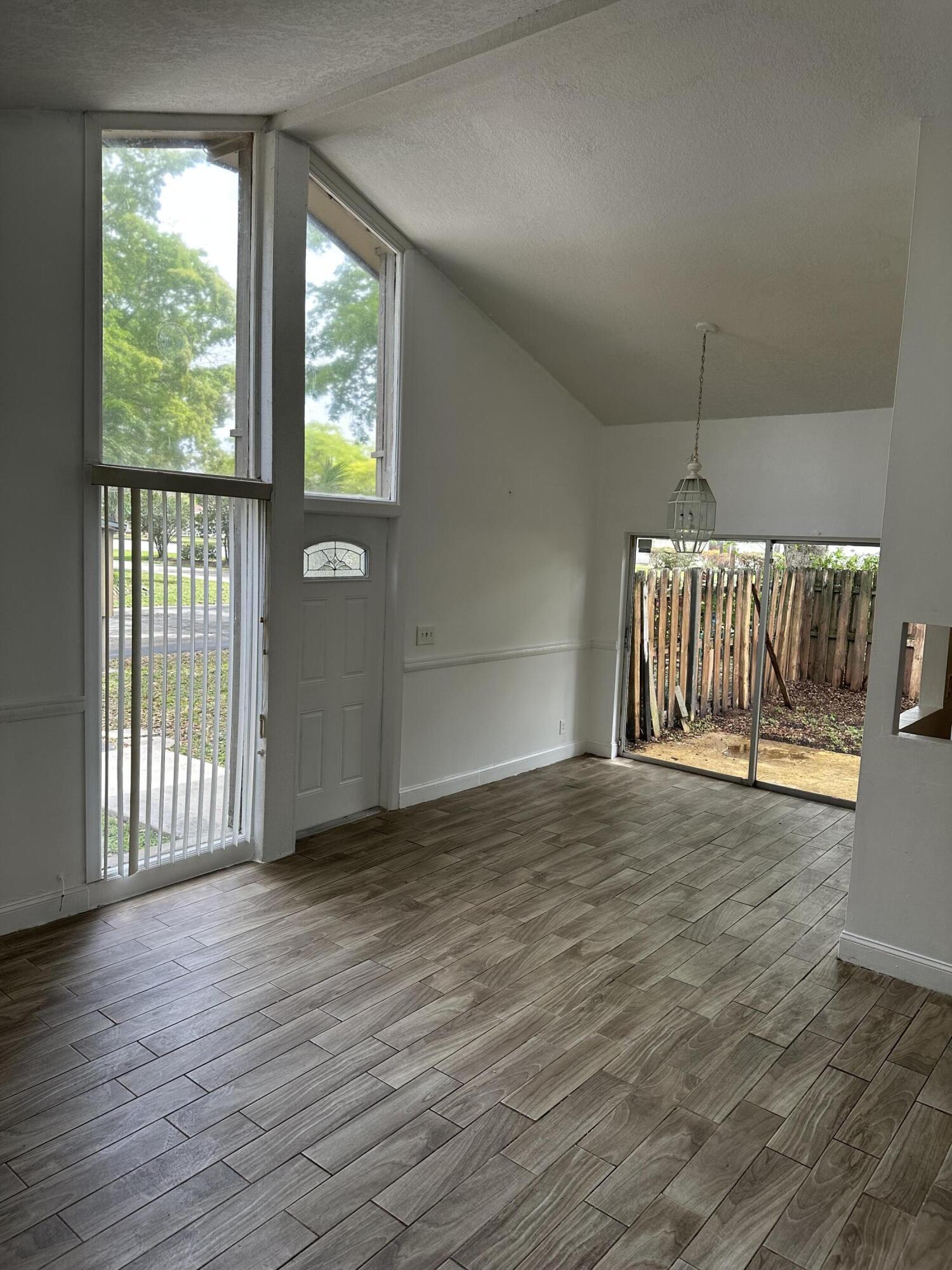 APPLE CREEK - Residential