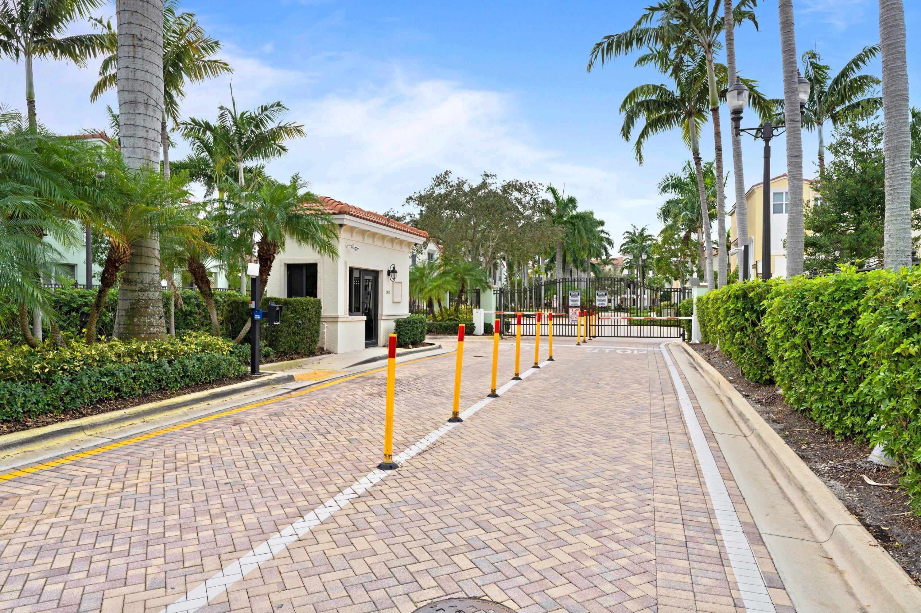 BLUE LAKE TOWNHOMES - Residential Lease