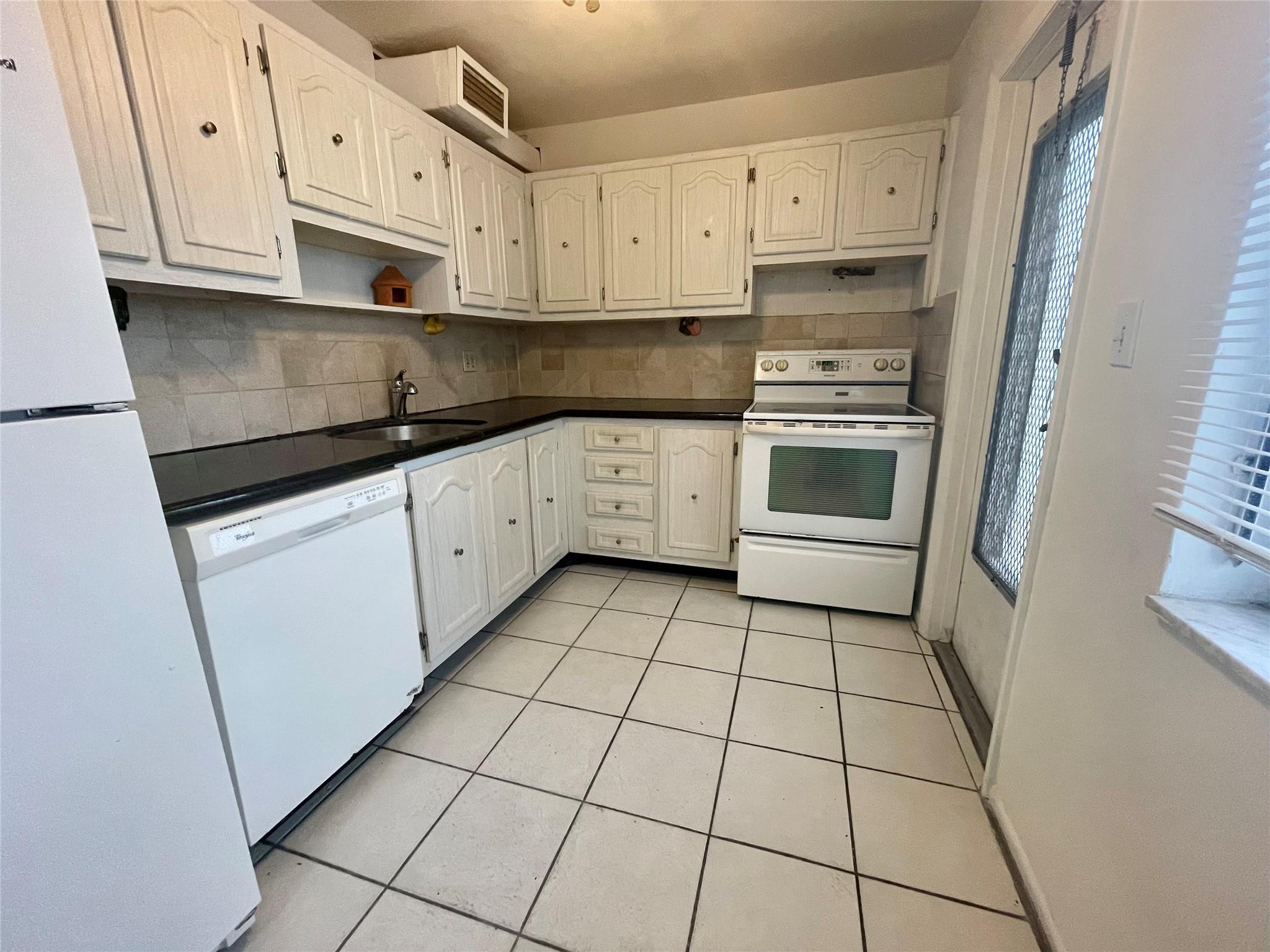 Ruby Condo - Residential