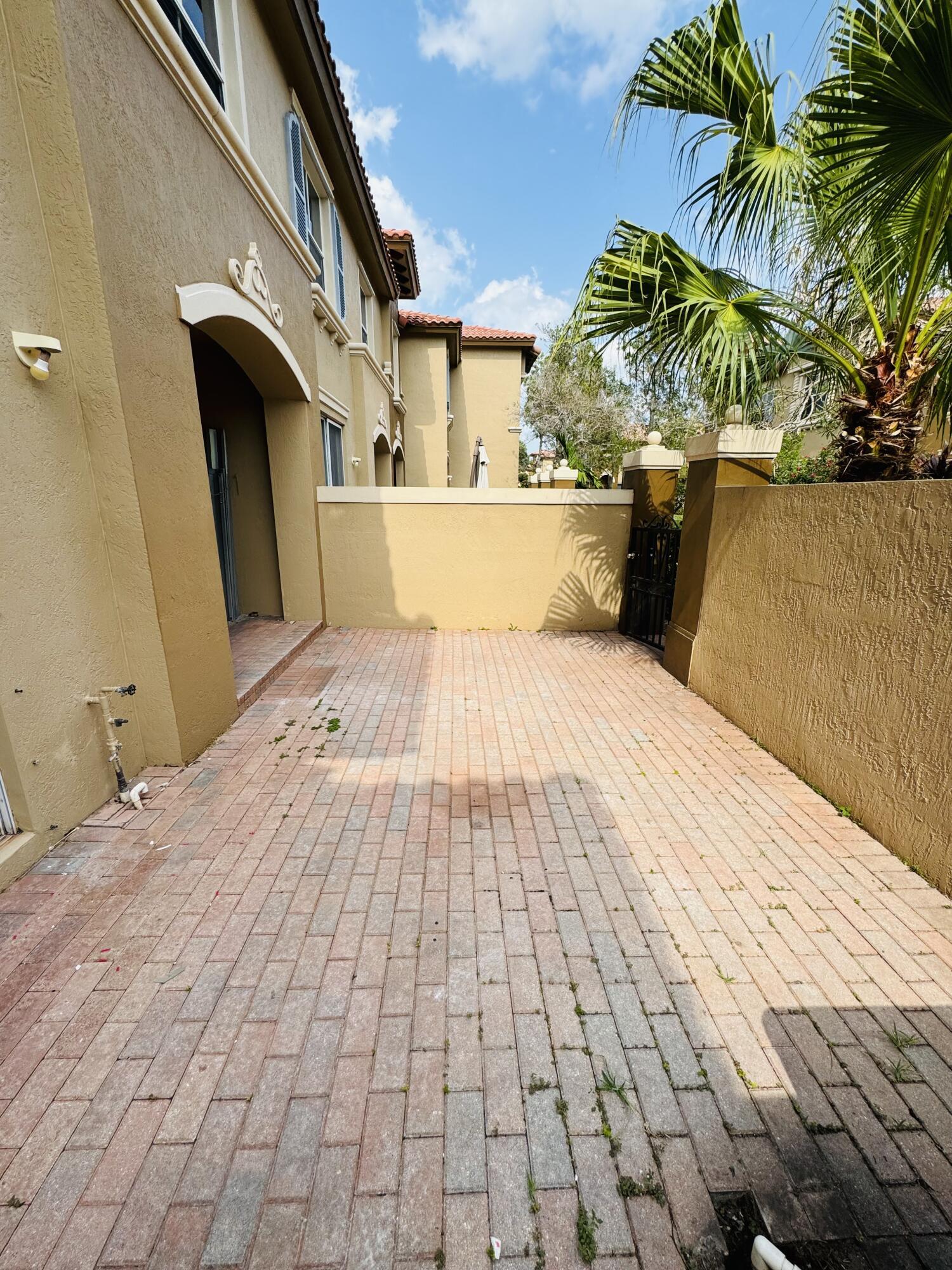 LINKS AT EMERALD DUNES CONDO - Residential