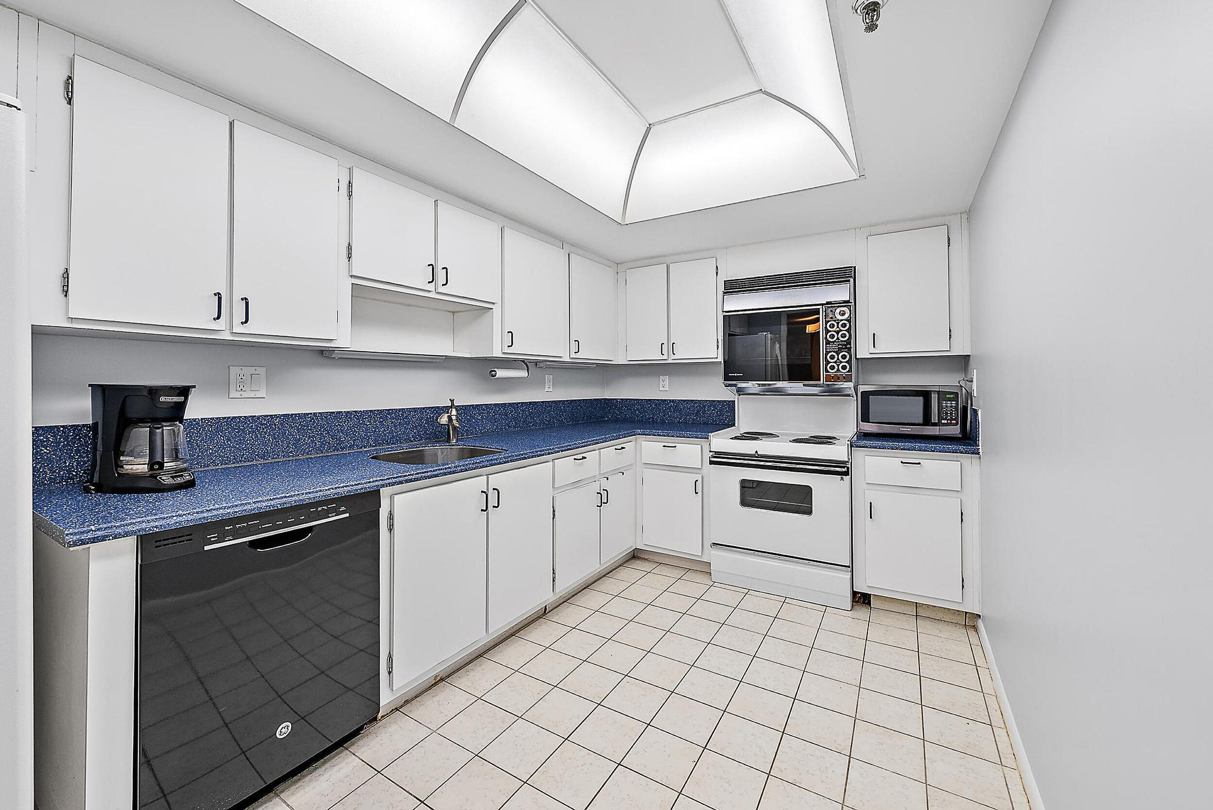 OCEANCREST CONDO APTS - Residential