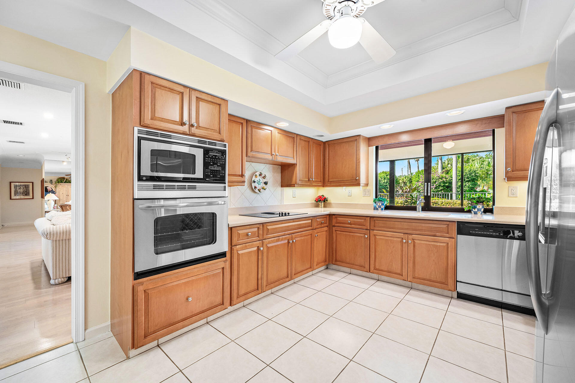 ROYAL PALM YACHT & COUNTRY CLUB - Residential