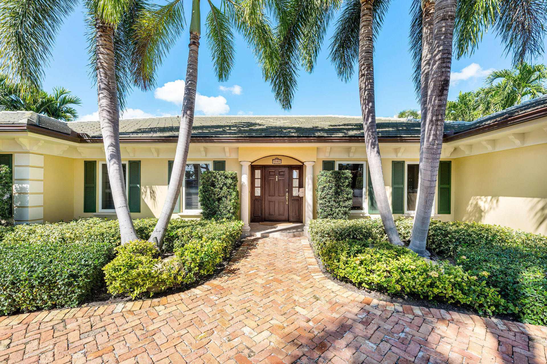 ROYAL PALM YACHT & COUNTRY CLUB - Residential