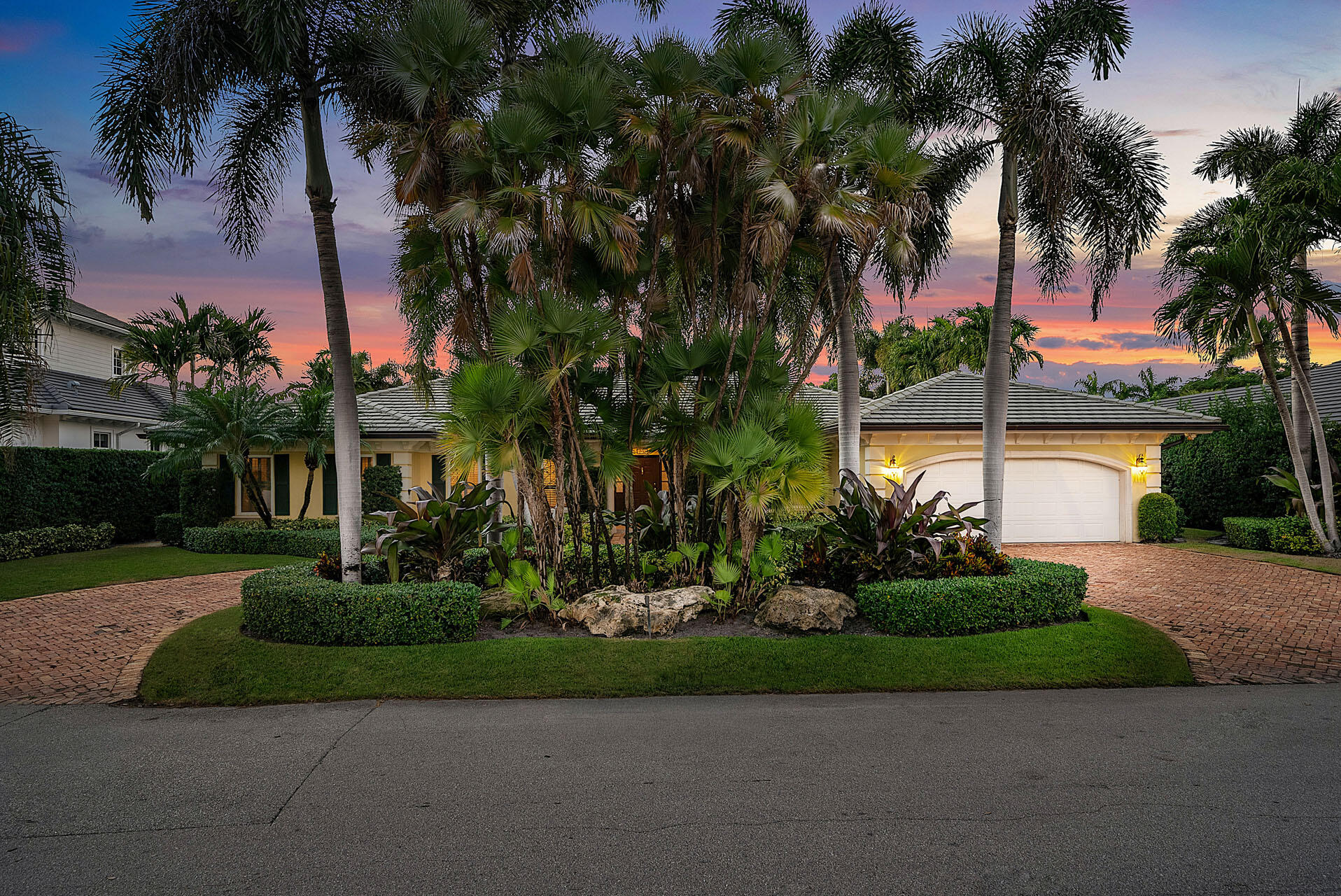 ROYAL PALM YACHT & COUNTRY CLUB - Residential