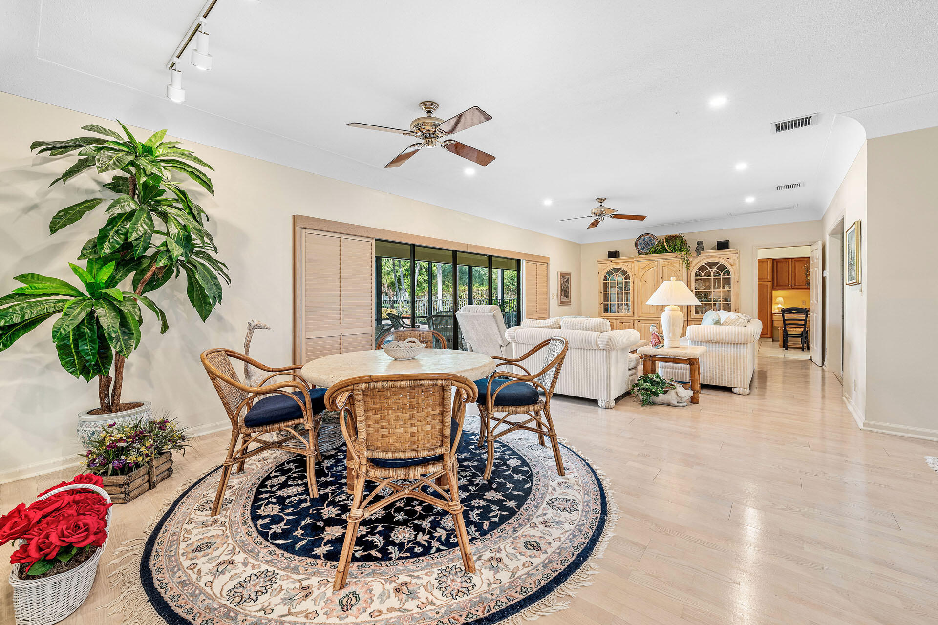 ROYAL PALM YACHT & COUNTRY CLUB - Residential