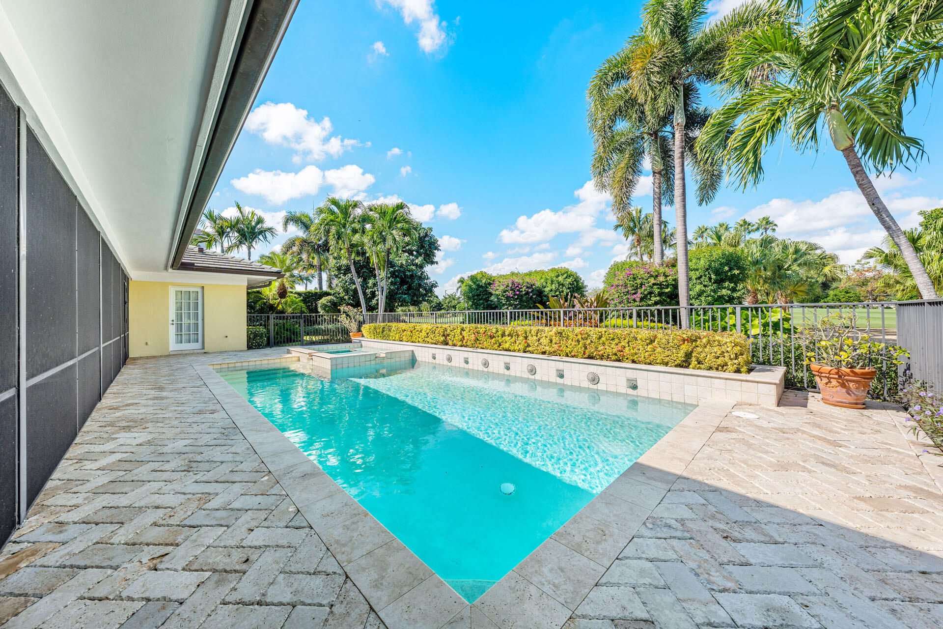 ROYAL PALM YACHT & COUNTRY CLUB - Residential