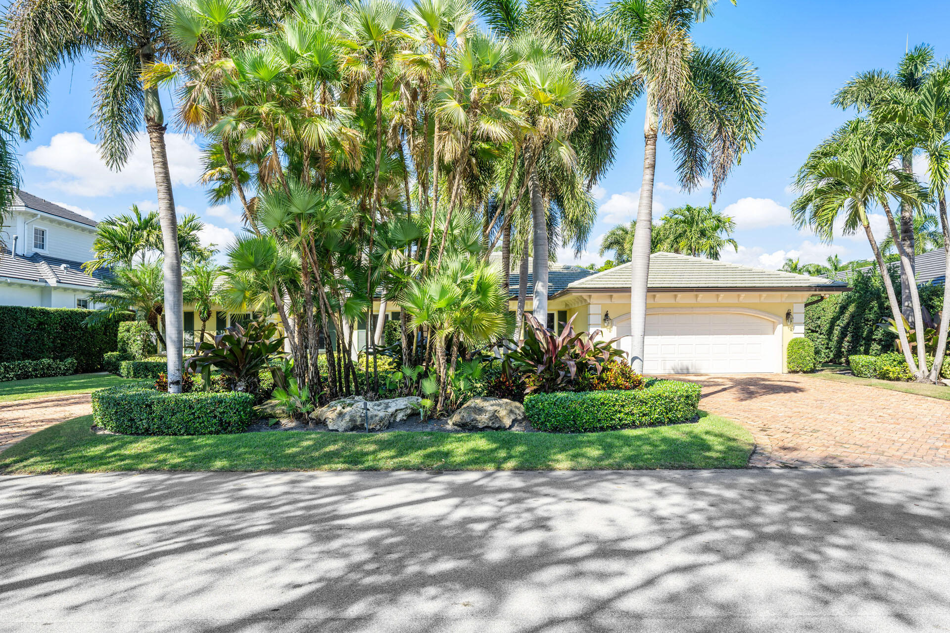 ROYAL PALM YACHT & COUNTRY CLUB - Residential