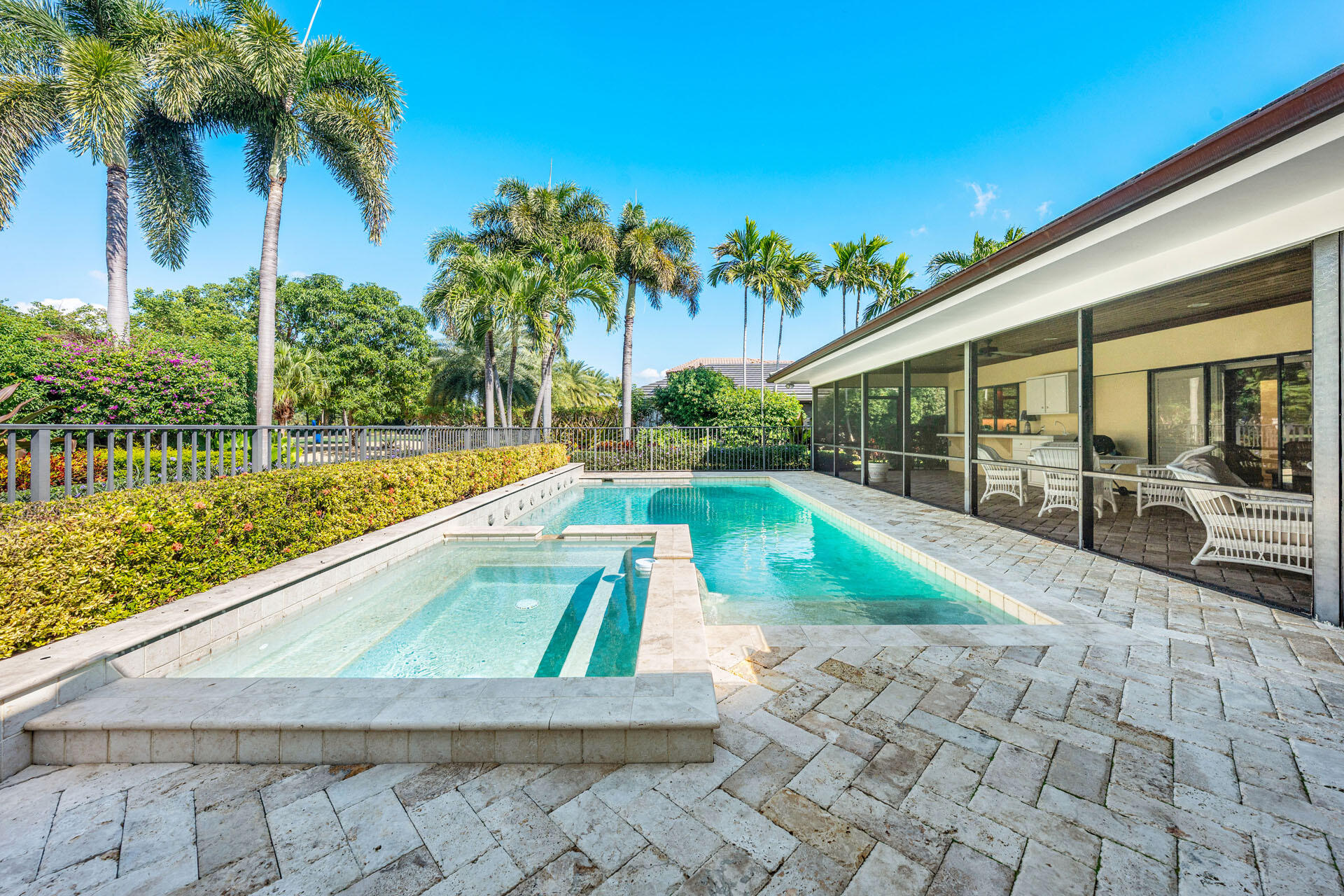 ROYAL PALM YACHT & COUNTRY CLUB - Residential