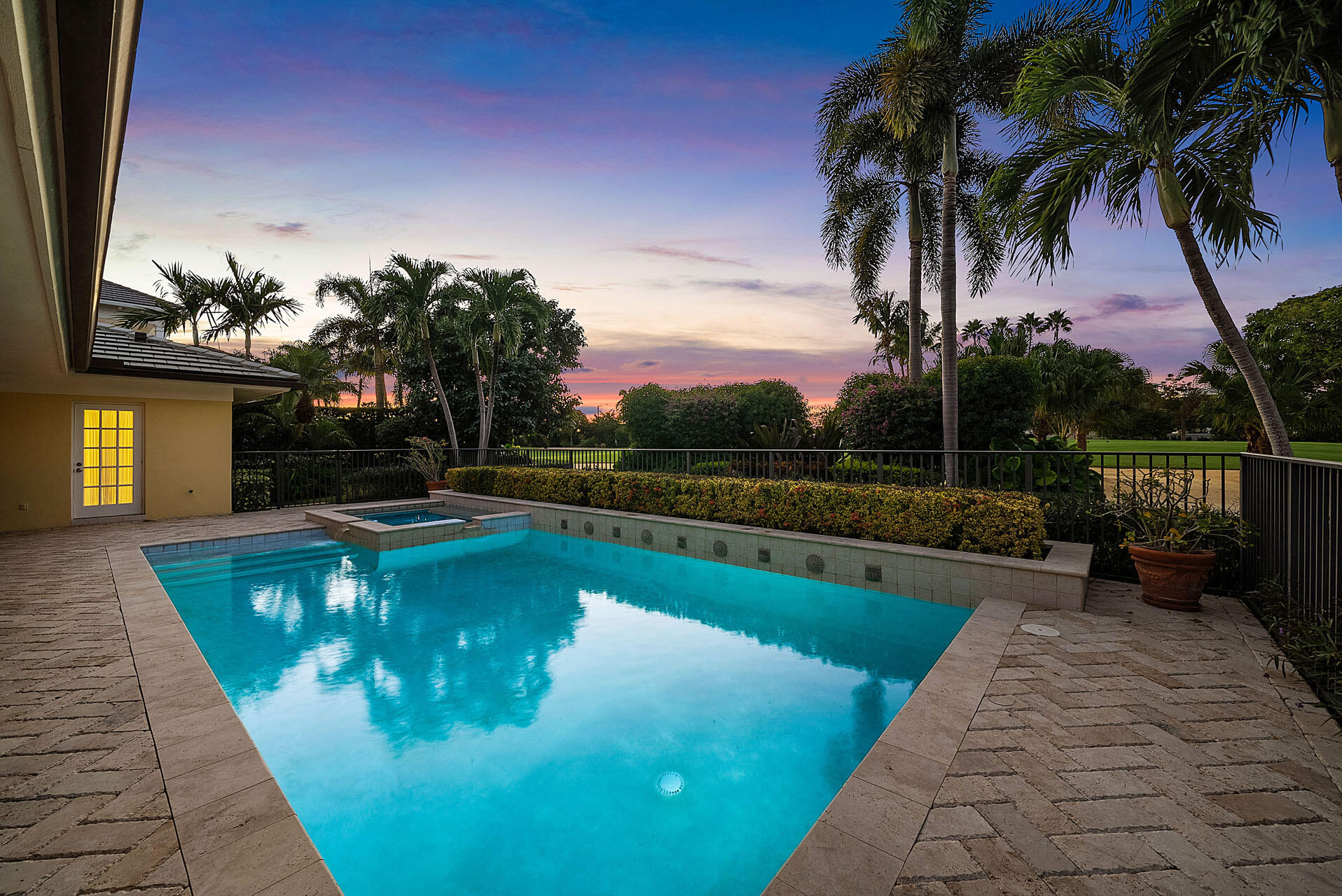 ROYAL PALM YACHT & COUNTRY CLUB - Residential