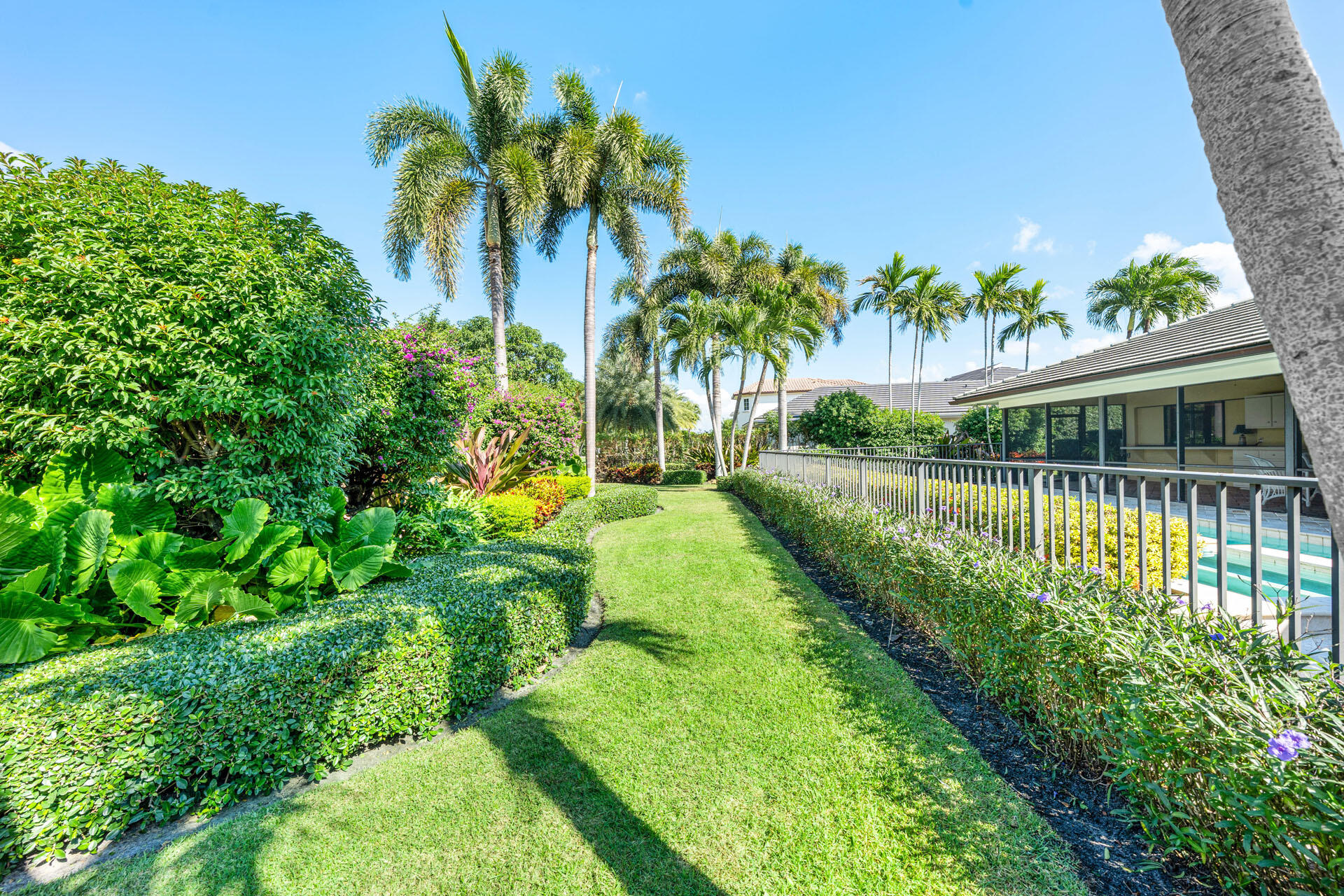 ROYAL PALM YACHT & COUNTRY CLUB - Residential