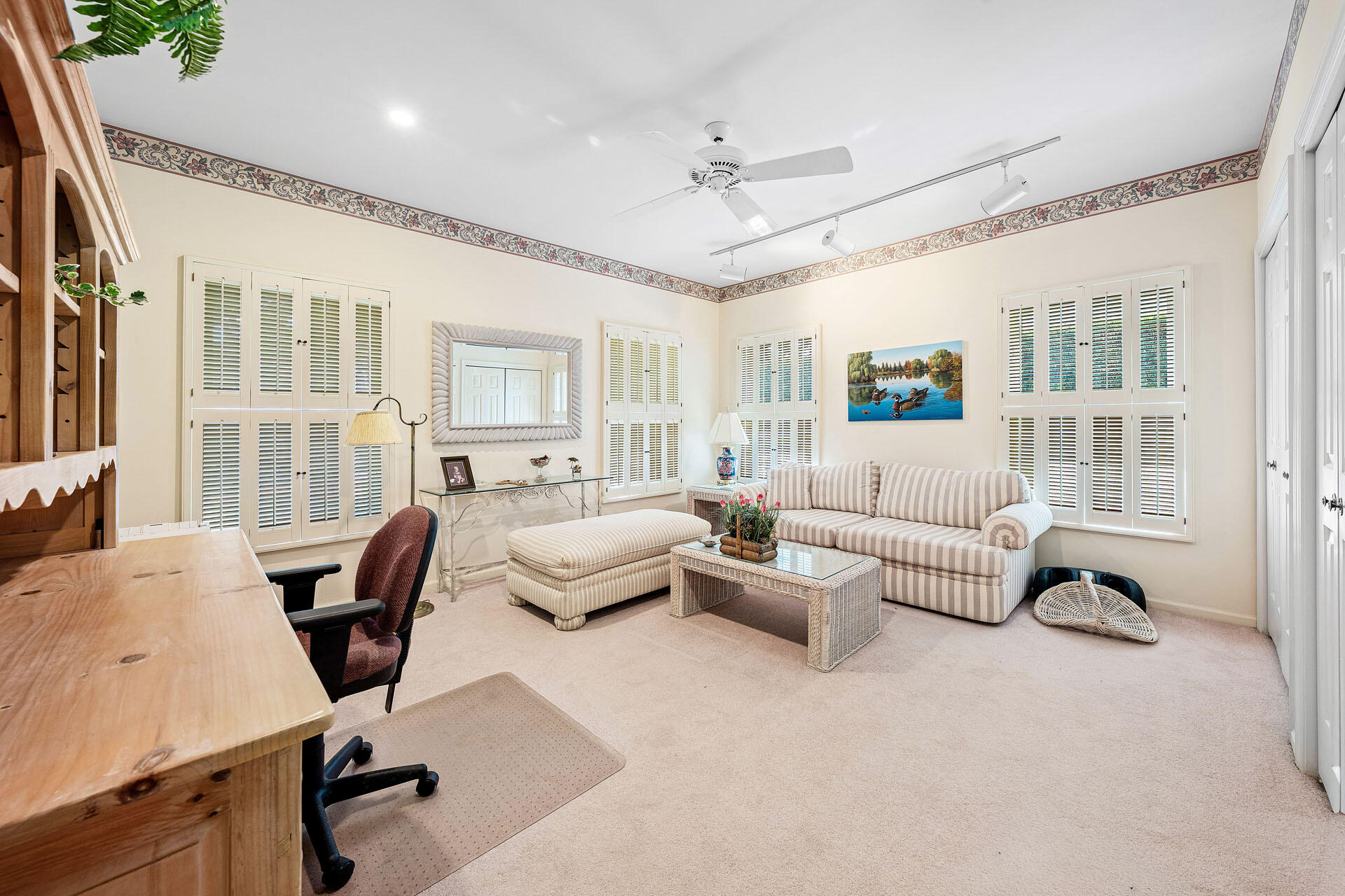 ROYAL PALM YACHT & COUNTRY CLUB - Residential