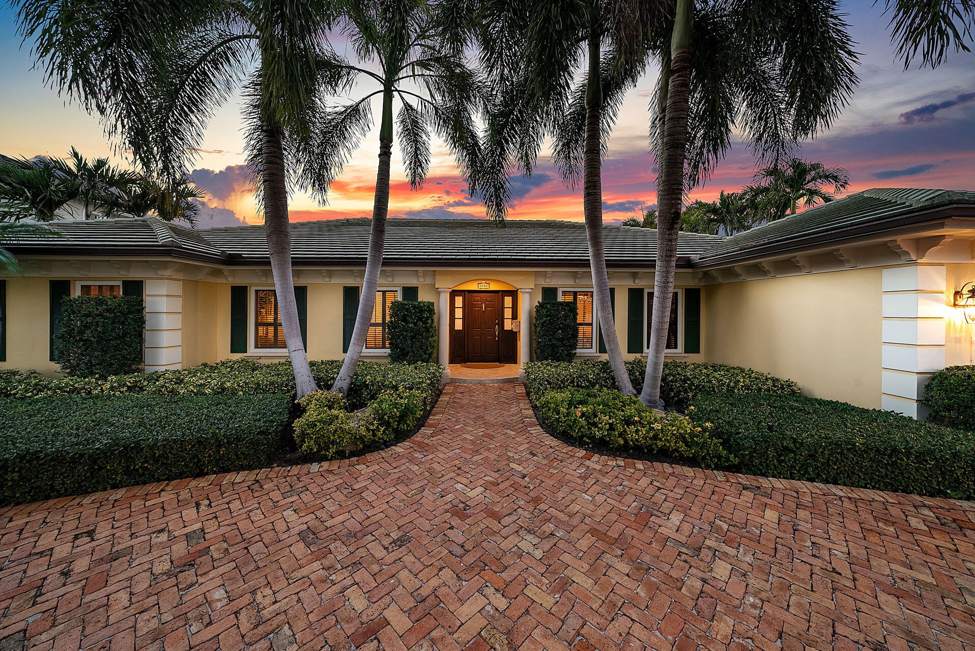 ROYAL PALM YACHT & COUNTRY CLUB - Residential