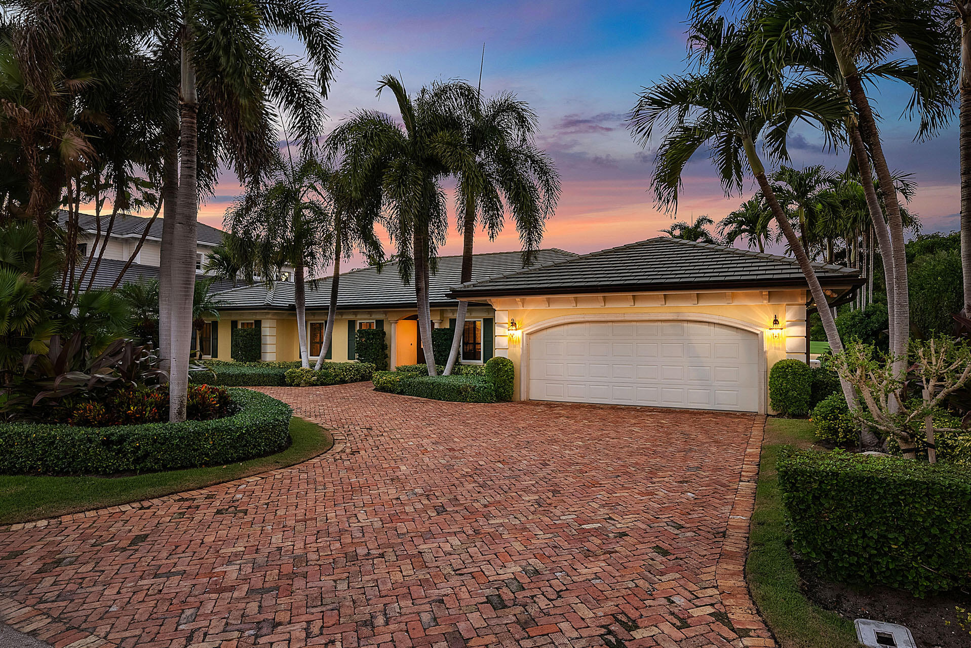 ROYAL PALM YACHT & COUNTRY CLUB - Residential