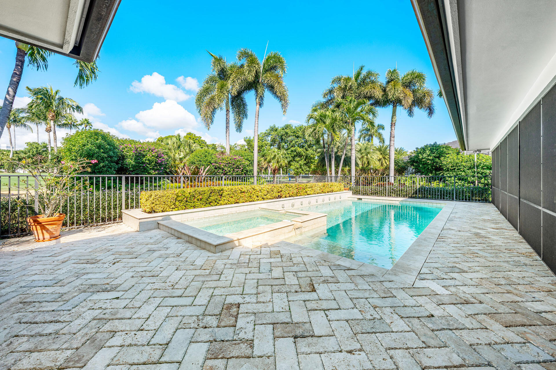 ROYAL PALM YACHT & COUNTRY CLUB - Residential