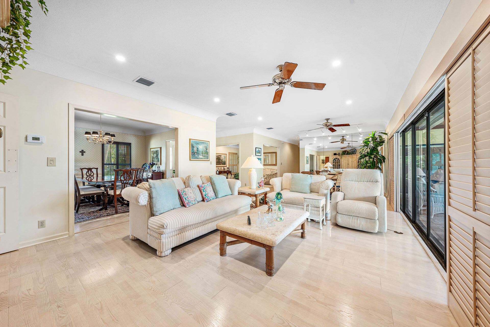 ROYAL PALM YACHT & COUNTRY CLUB - Residential