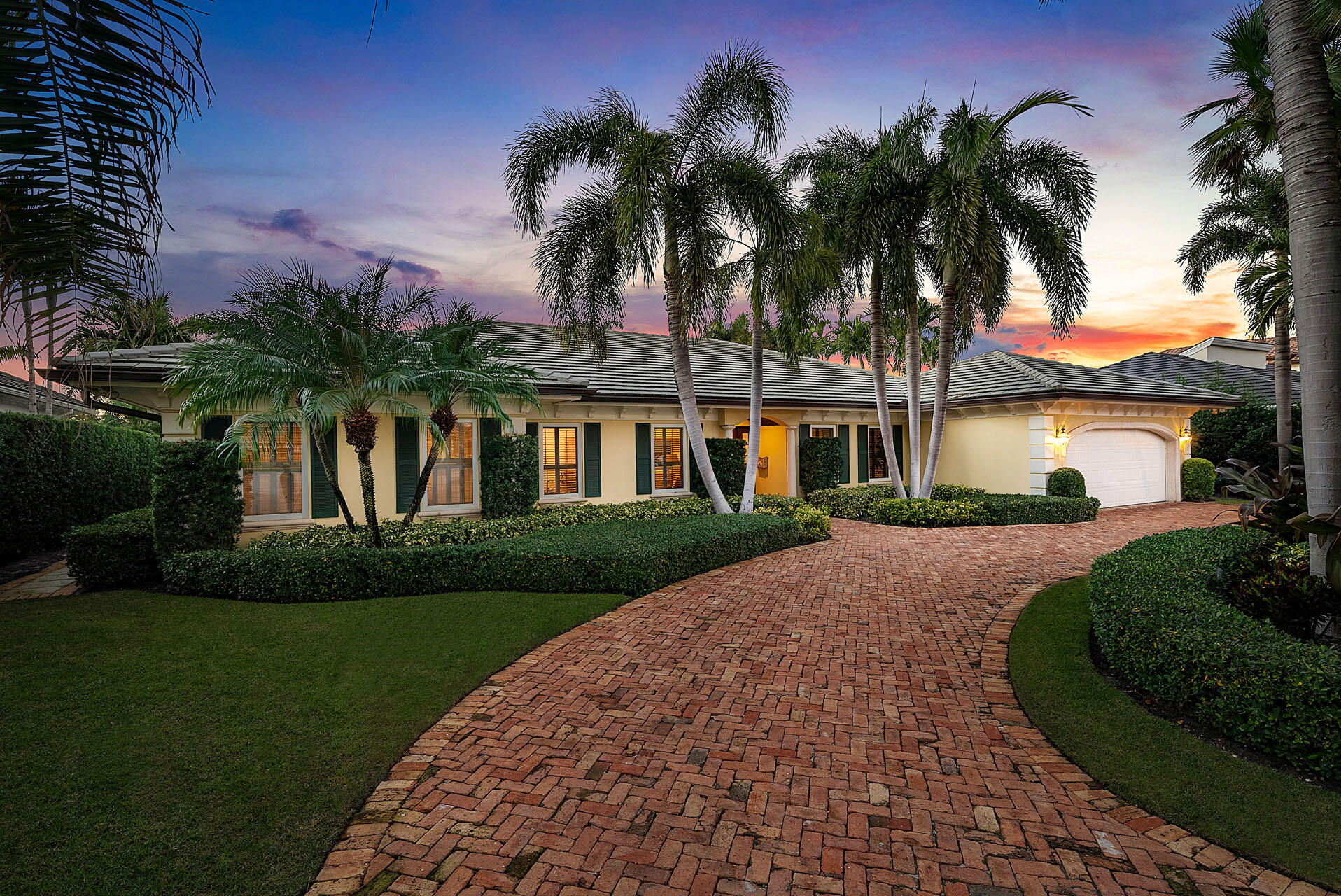 ROYAL PALM YACHT & COUNTRY CLUB - Residential