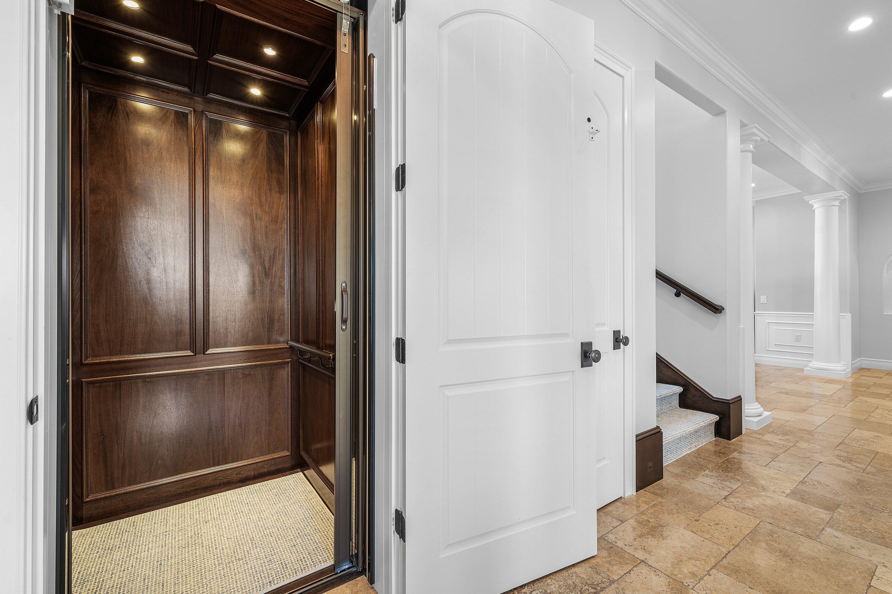 SAILFISH POINT - Residential