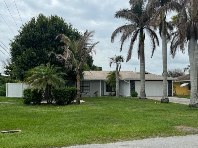 Beautiful 4 bd/2.5 bath! New roof, newly renovated! Mango tree, Starfruit and Banana trees in the backyard. Hot tub and back patio. Large rooms and easy access to all bathrooms.