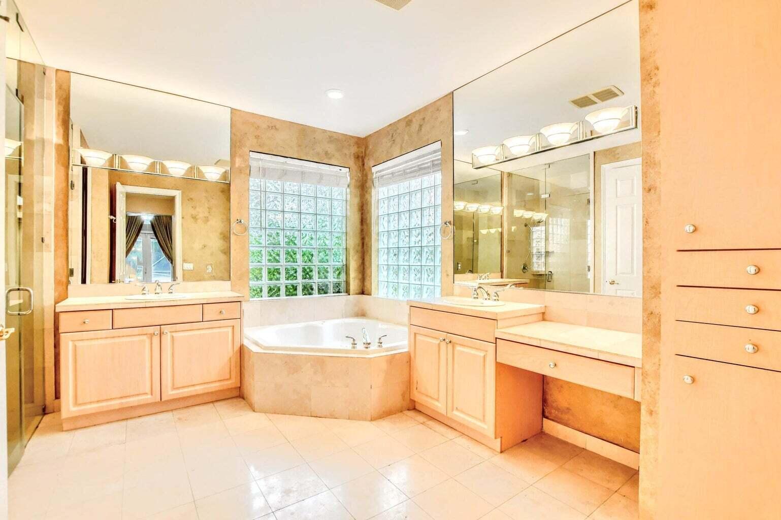 CAPELLA 1 - Residential Lease