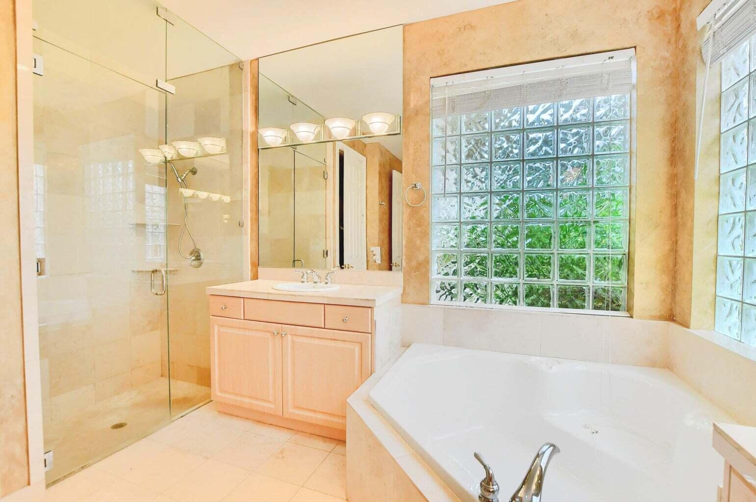 CAPELLA 1 - Residential Lease